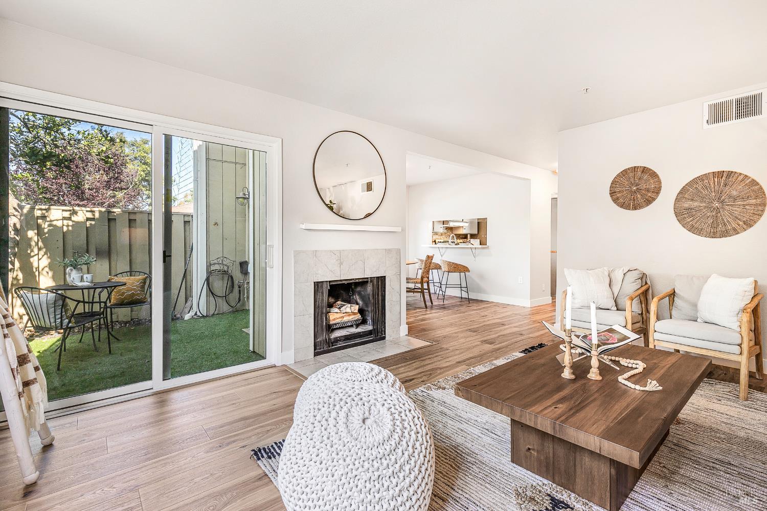 Detail Gallery Image 3 of 48 For 2 Fielding Cir, Mill Valley,  CA 94941 - 3 Beds | 2/1 Baths