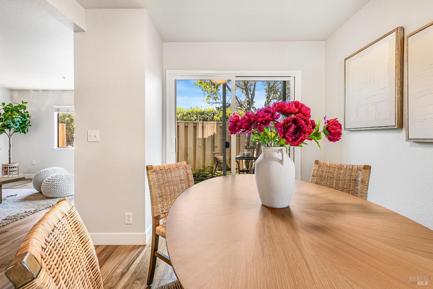 Detail Gallery Image 13 of 48 For 2 Fielding Cir, Mill Valley,  CA 94941 - 3 Beds | 2/1 Baths