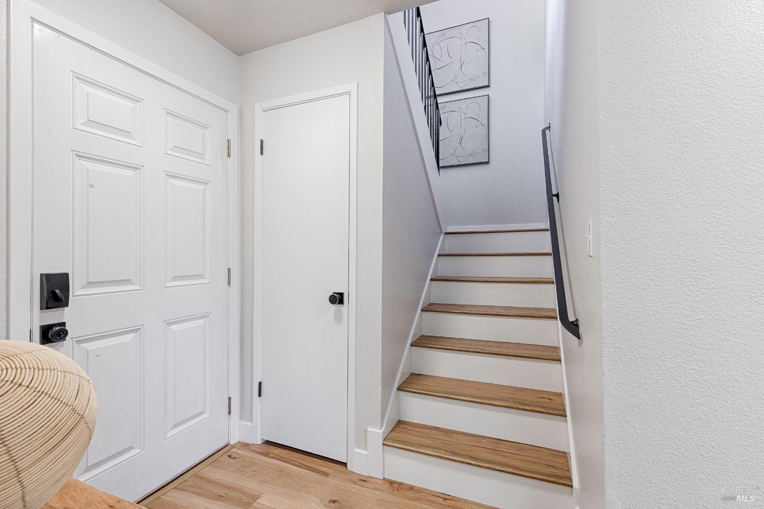 Detail Gallery Image 18 of 48 For 2 Fielding Cir, Mill Valley,  CA 94941 - 3 Beds | 2/1 Baths