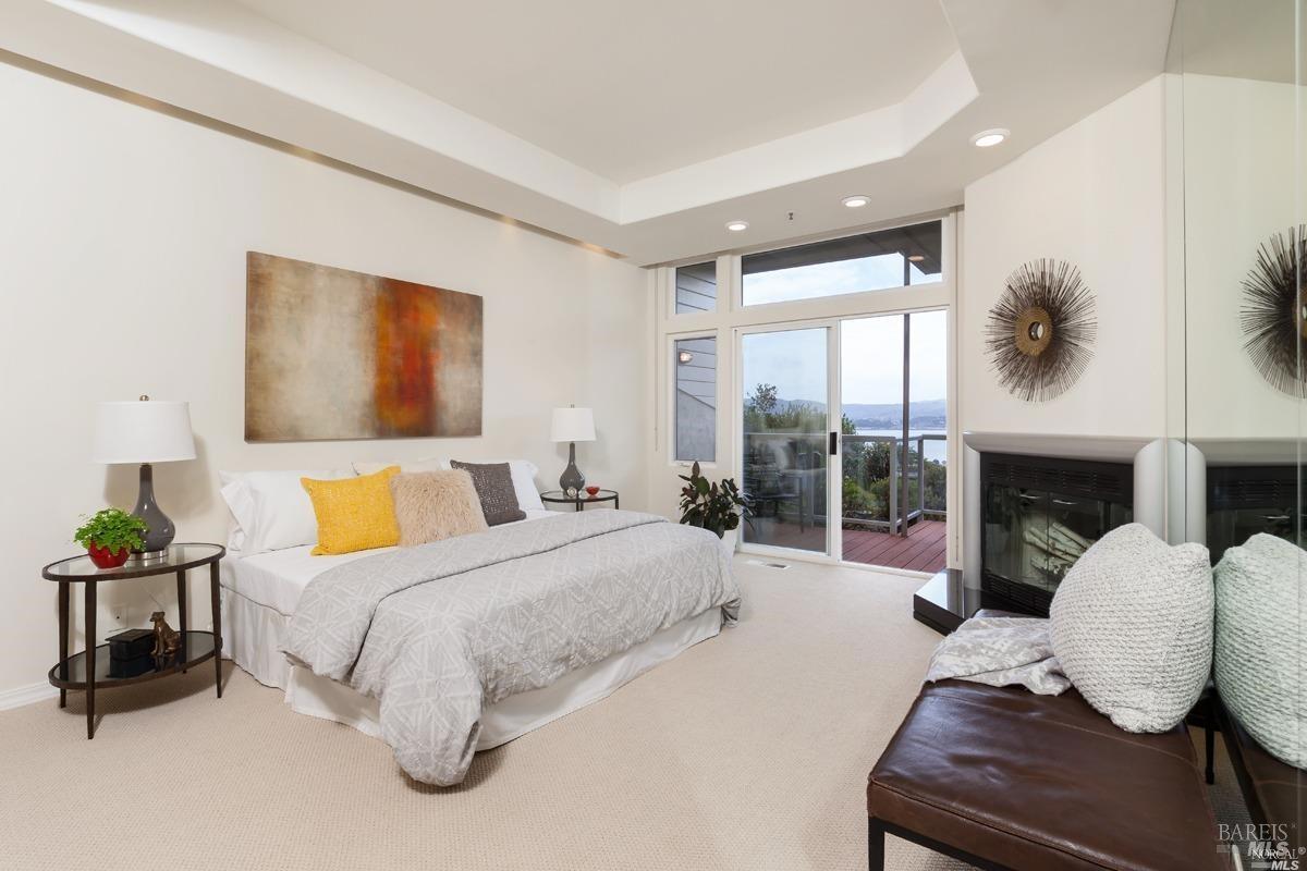 Detail Gallery Image 8 of 13 For 24 Red Hill Cir, Tiburon,  CA 94920 - 2 Beds | 2 Baths