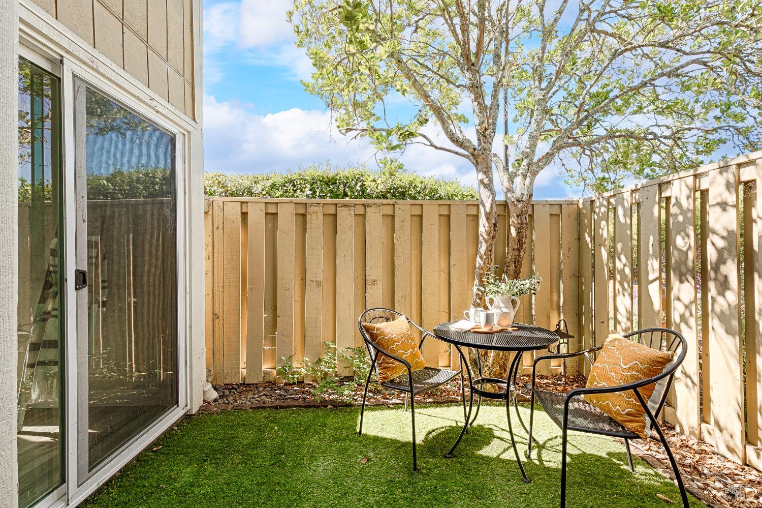 Detail Gallery Image 35 of 48 For 2 Fielding Cir, Mill Valley,  CA 94941 - 3 Beds | 2/1 Baths