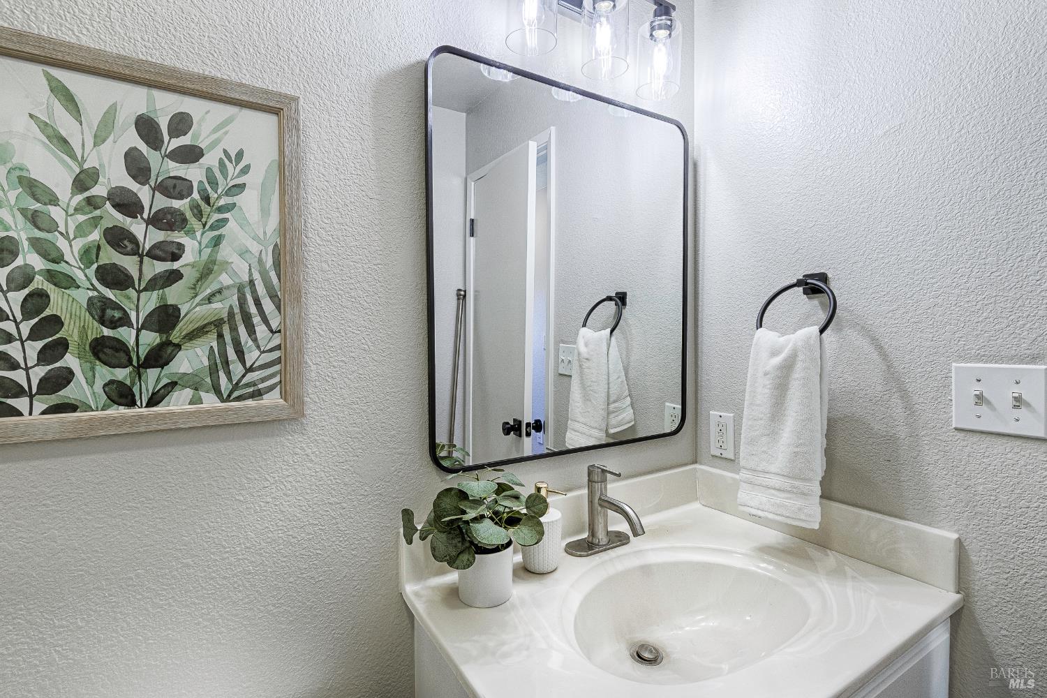Detail Gallery Image 31 of 48 For 2 Fielding Cir, Mill Valley,  CA 94941 - 3 Beds | 2/1 Baths