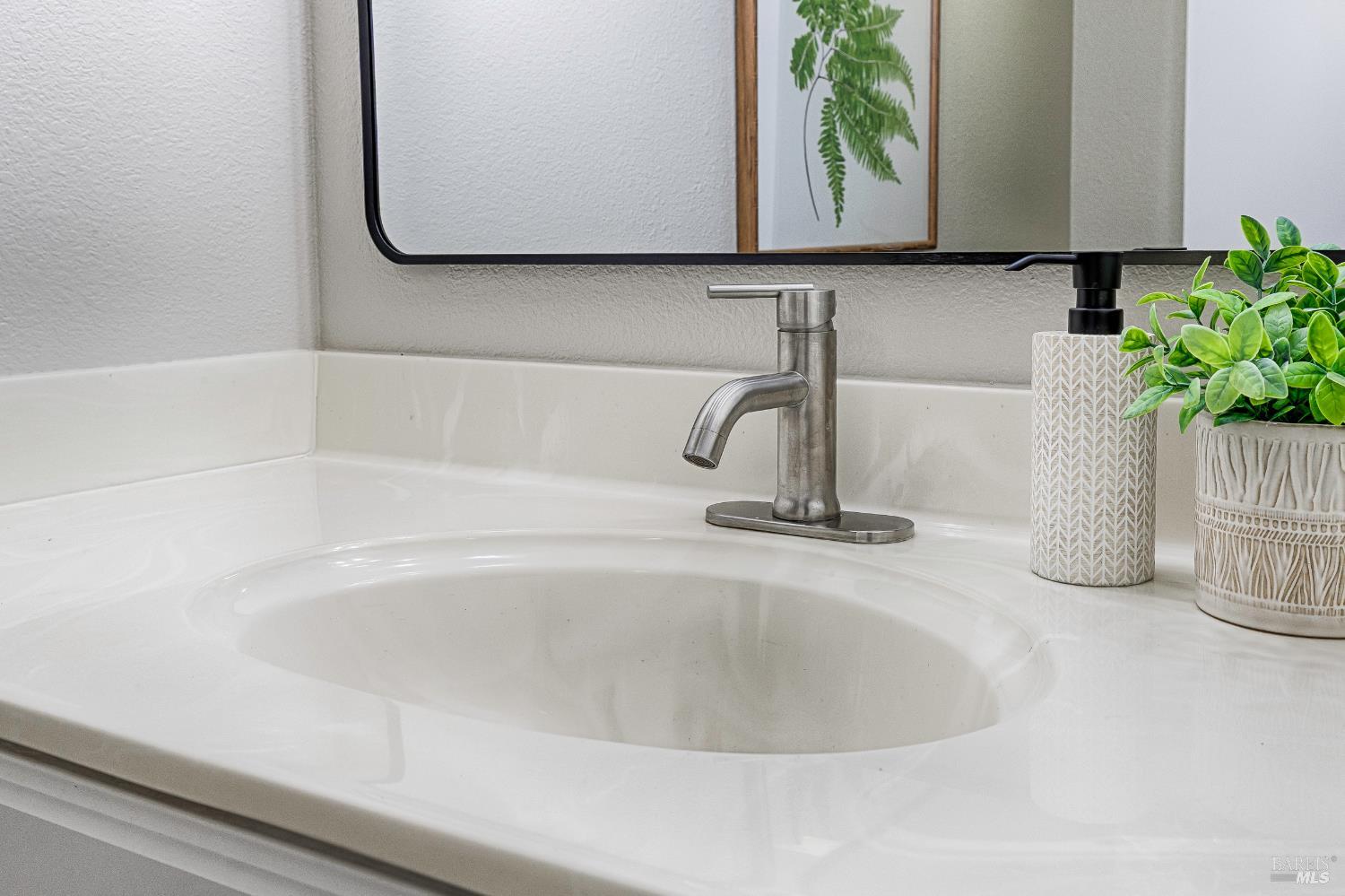 Detail Gallery Image 16 of 48 For 2 Fielding Cir, Mill Valley,  CA 94941 - 3 Beds | 2/1 Baths