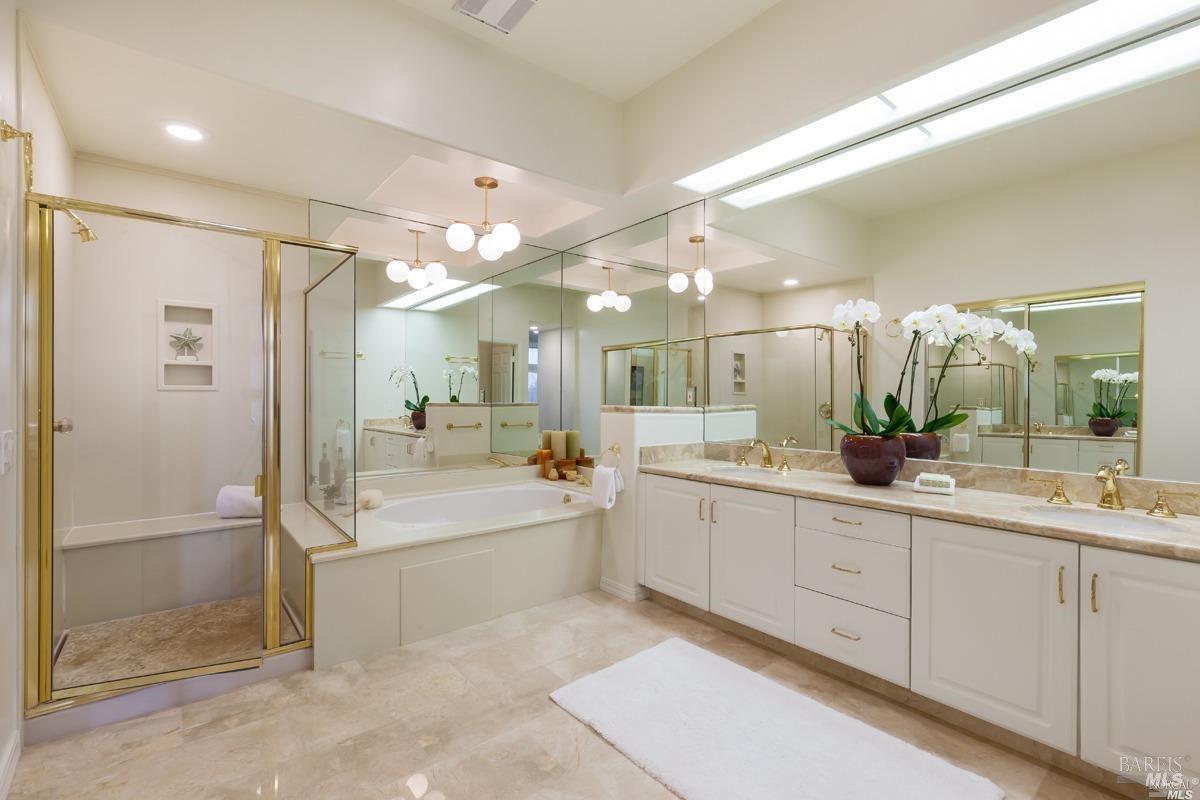 Detail Gallery Image 10 of 13 For 24 Red Hill Cir, Tiburon,  CA 94920 - 2 Beds | 2 Baths