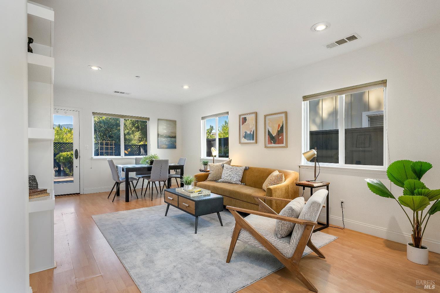 Detail Gallery Image 5 of 31 For 7 Illes Ct, Novato,  CA 94945 - 3 Beds | 2 Baths