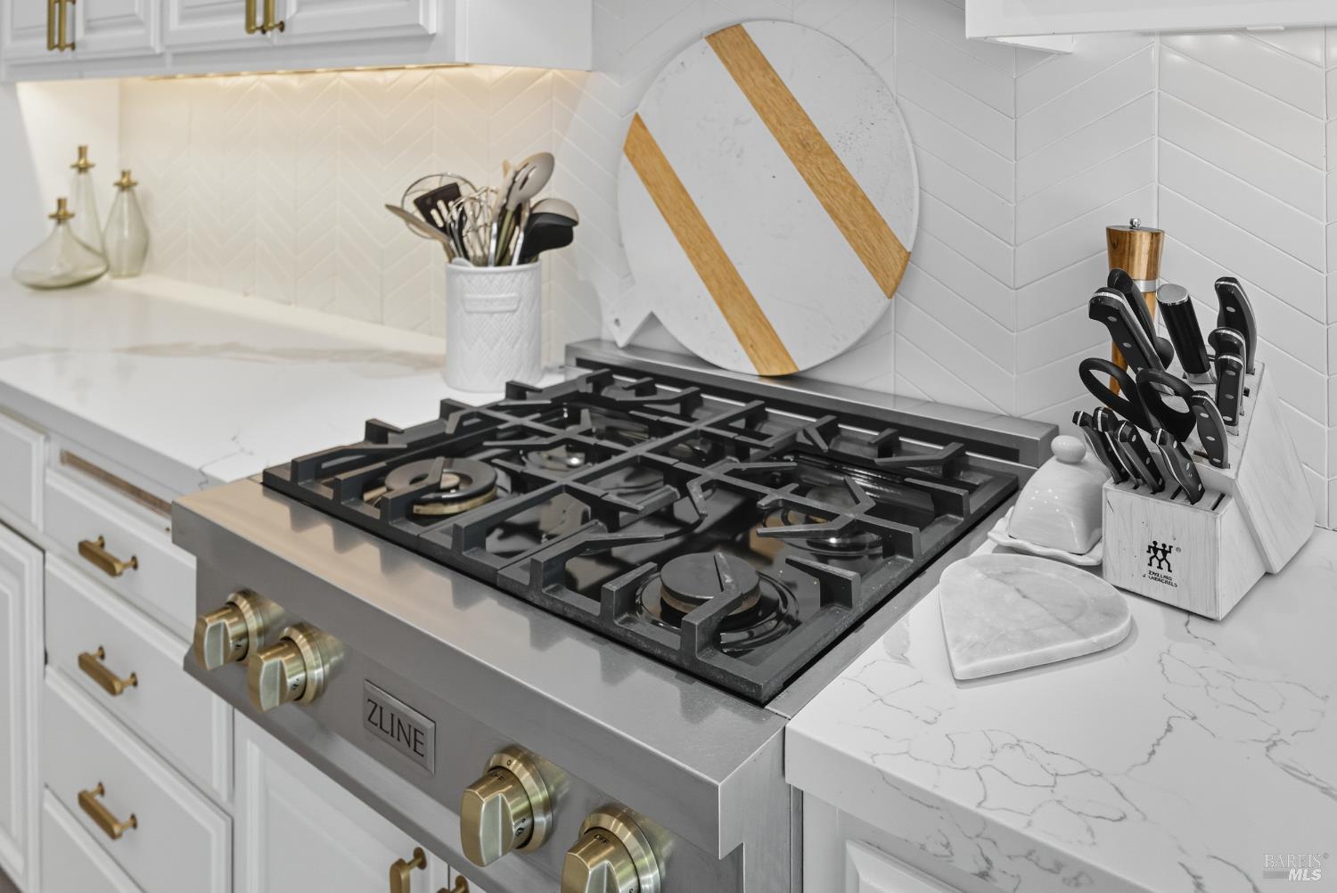 Detail Gallery Image 14 of 73 For 42 Waterbury Ln, Novato,  CA 94949 - 3 Beds | 2/1 Baths