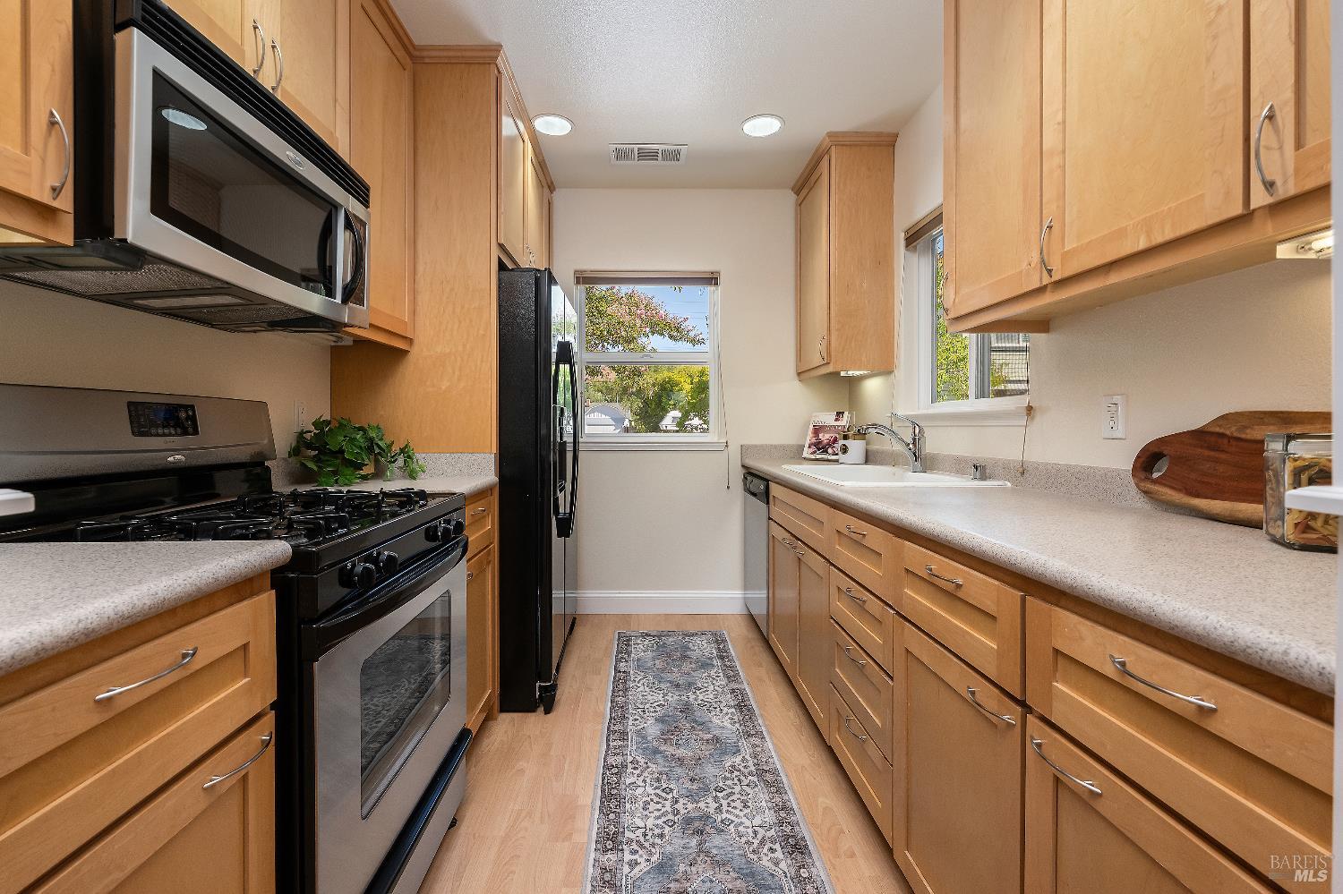 Detail Gallery Image 13 of 31 For 7 Illes Ct, Novato,  CA 94945 - 3 Beds | 2 Baths