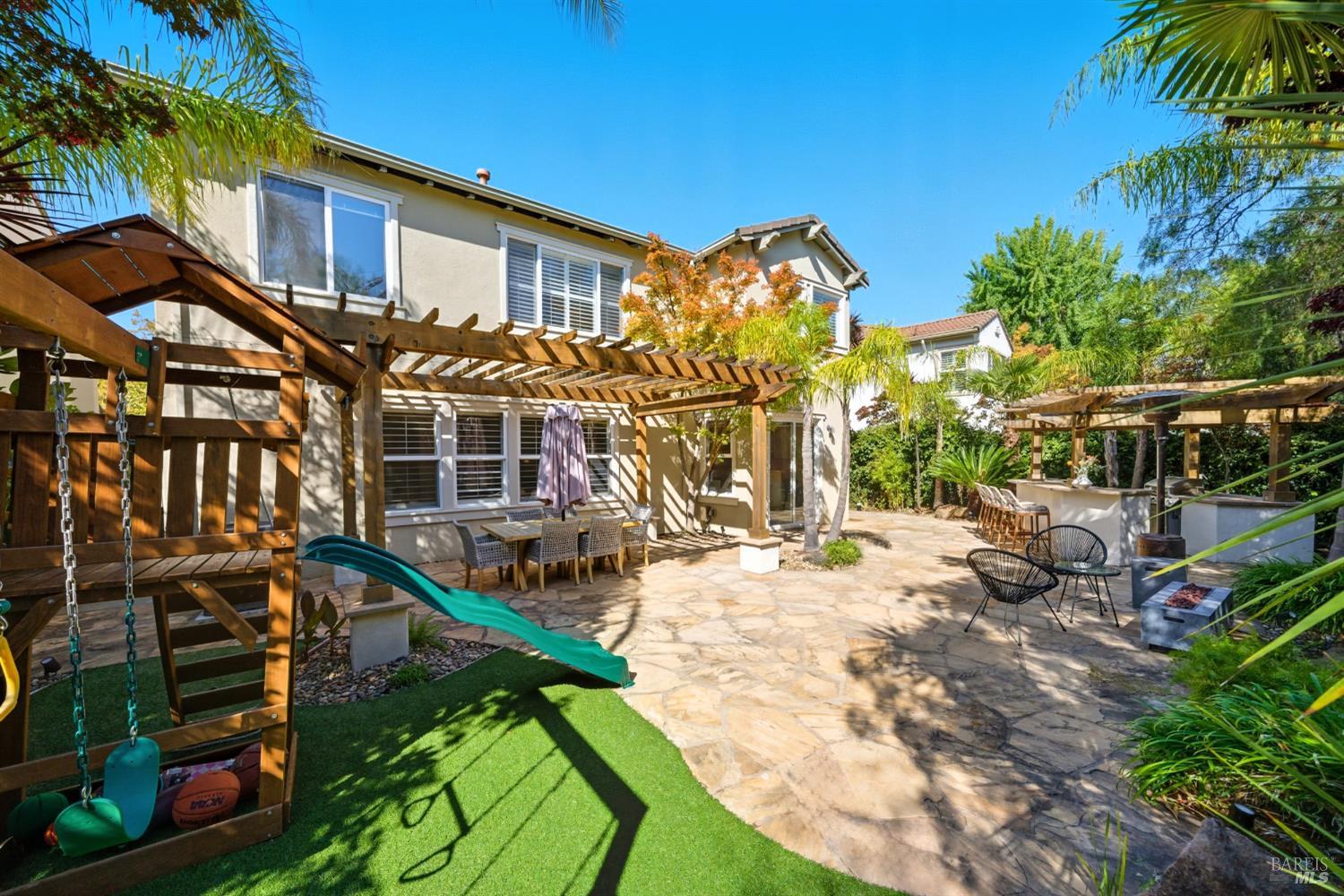 Detail Gallery Image 42 of 73 For 42 Waterbury Ln, Novato,  CA 94949 - 3 Beds | 2/1 Baths