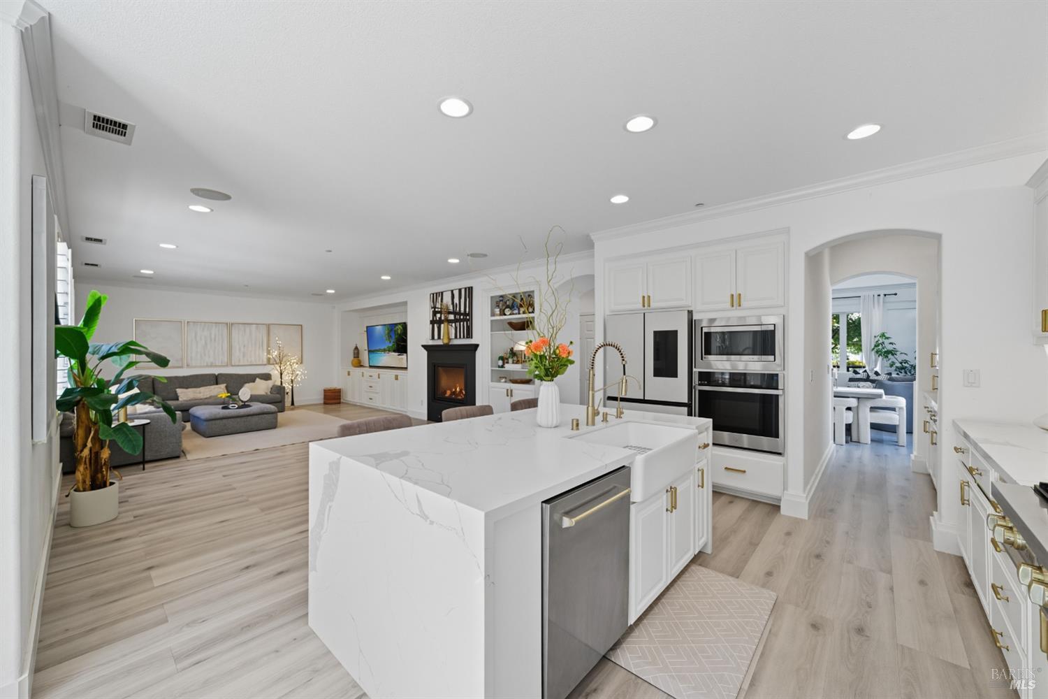 Detail Gallery Image 13 of 73 For 42 Waterbury Ln, Novato,  CA 94949 - 3 Beds | 2/1 Baths