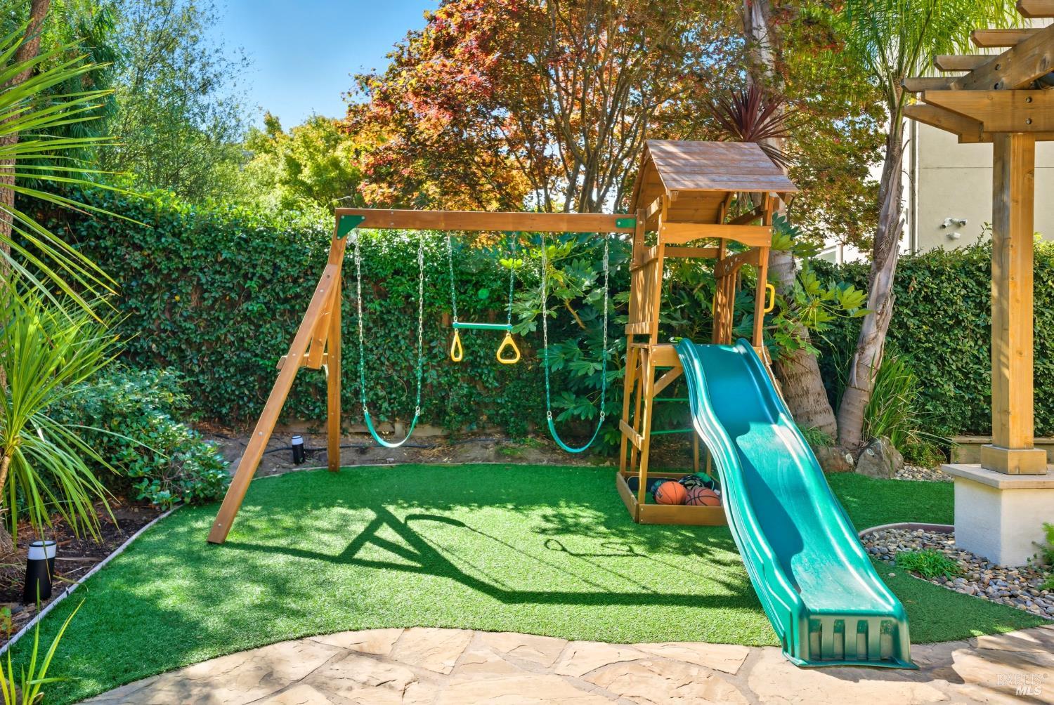 Detail Gallery Image 45 of 73 For 42 Waterbury Ln, Novato,  CA 94949 - 3 Beds | 2/1 Baths