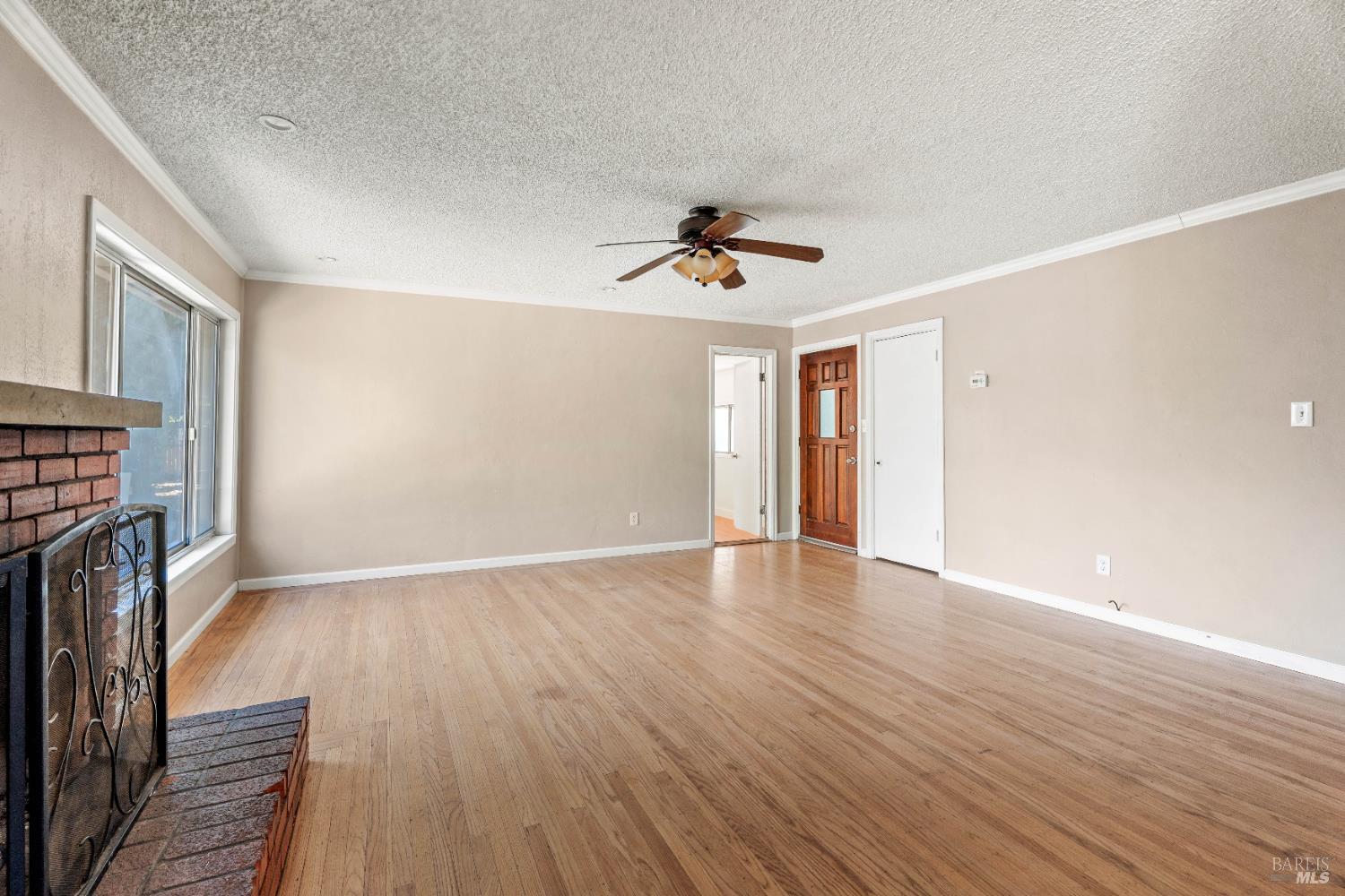 Detail Gallery Image 2 of 16 For 566 Stella Dr, Ukiah,  CA 95482 - 4 Beds | 1/1 Baths