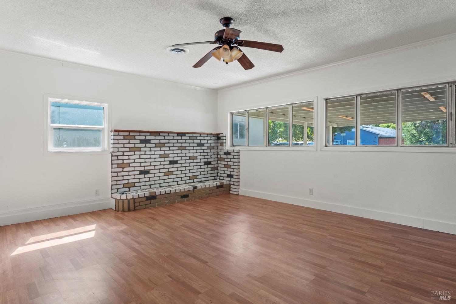 Detail Gallery Image 3 of 16 For 566 Stella Dr, Ukiah,  CA 95482 - 4 Beds | 1/1 Baths