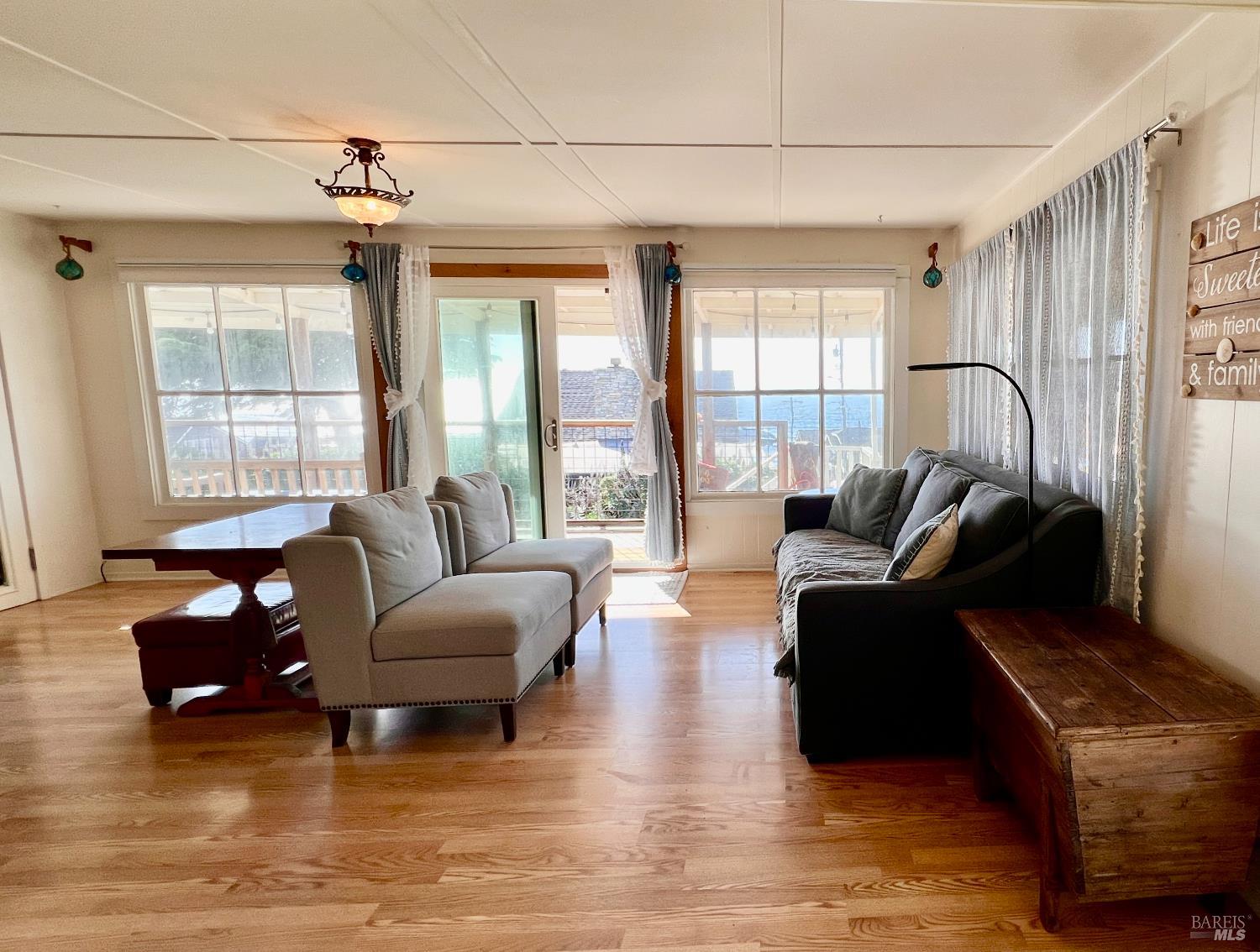 Detail Gallery Image 3 of 30 For 75 Ocean View Ave, Dillon Beach,  CA 94929 - 3 Beds | 2 Baths