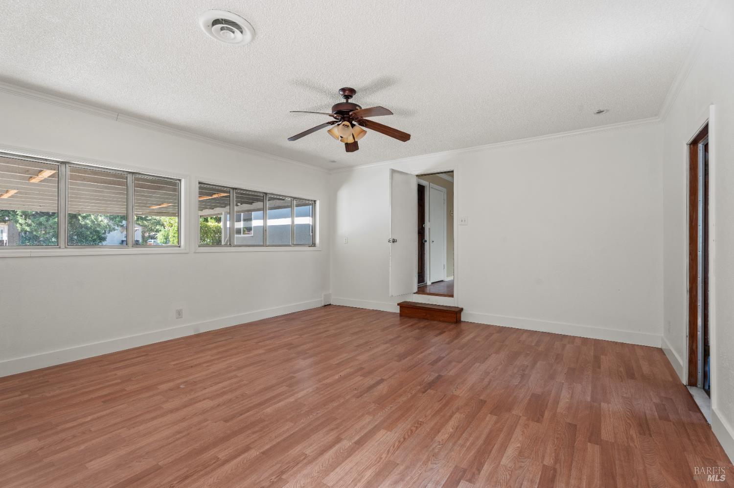 Detail Gallery Image 7 of 16 For 566 Stella Dr, Ukiah,  CA 95482 - 4 Beds | 1/1 Baths