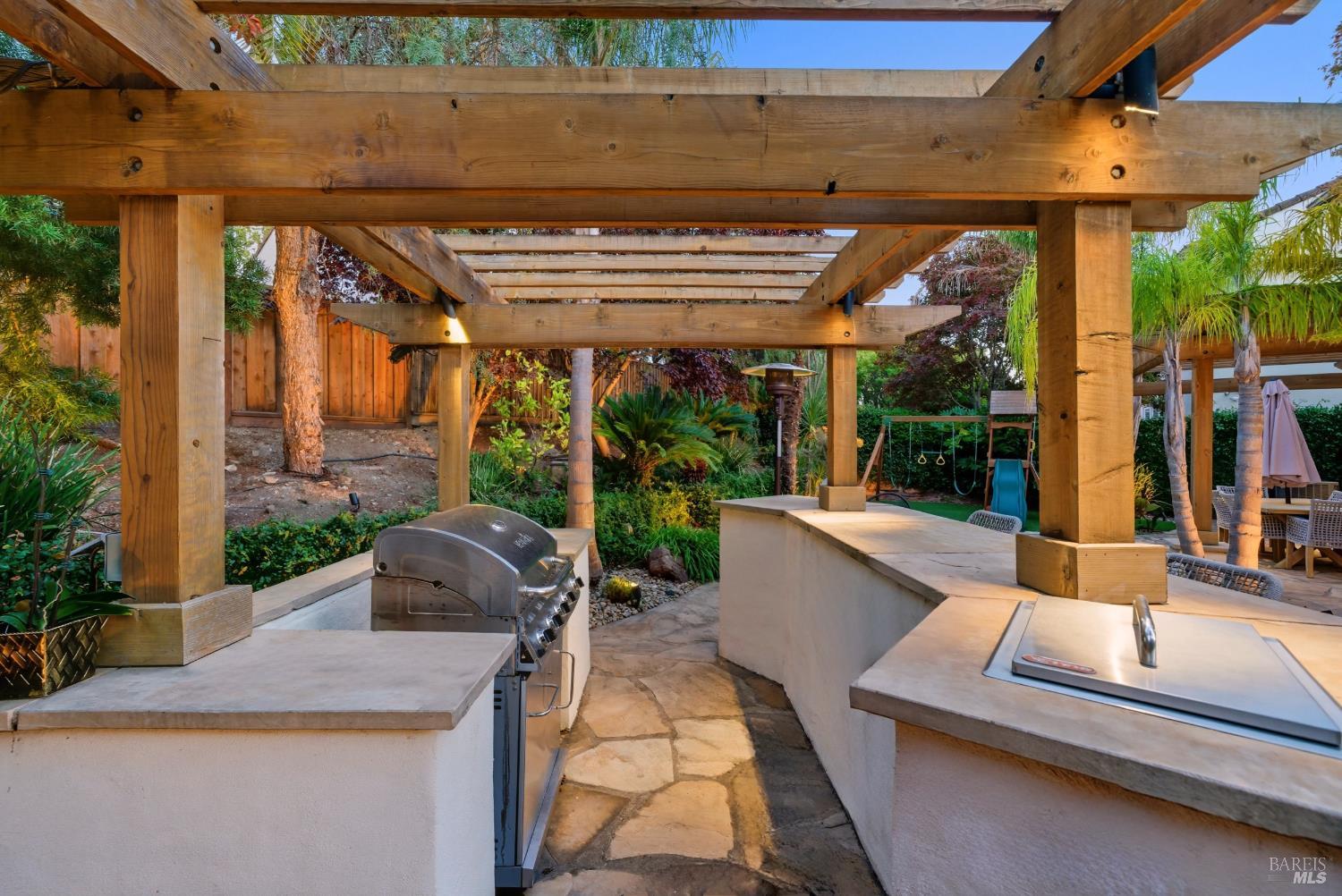 Detail Gallery Image 37 of 73 For 42 Waterbury Ln, Novato,  CA 94949 - 3 Beds | 2/1 Baths