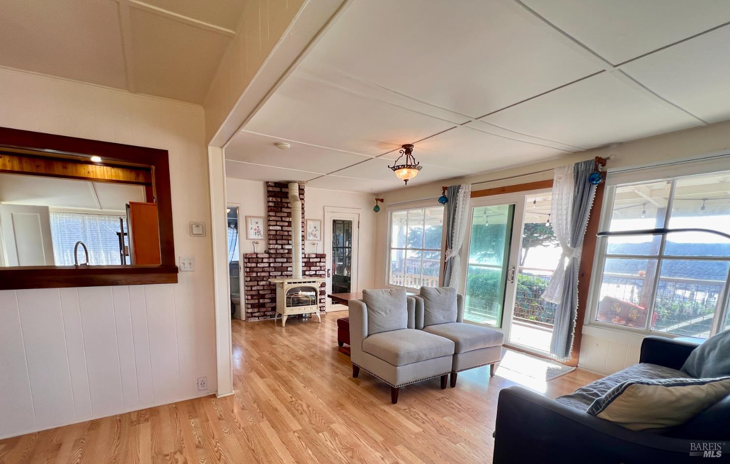 Detail Gallery Image 4 of 30 For 75 Ocean View Ave, Dillon Beach,  CA 94929 - 3 Beds | 2 Baths