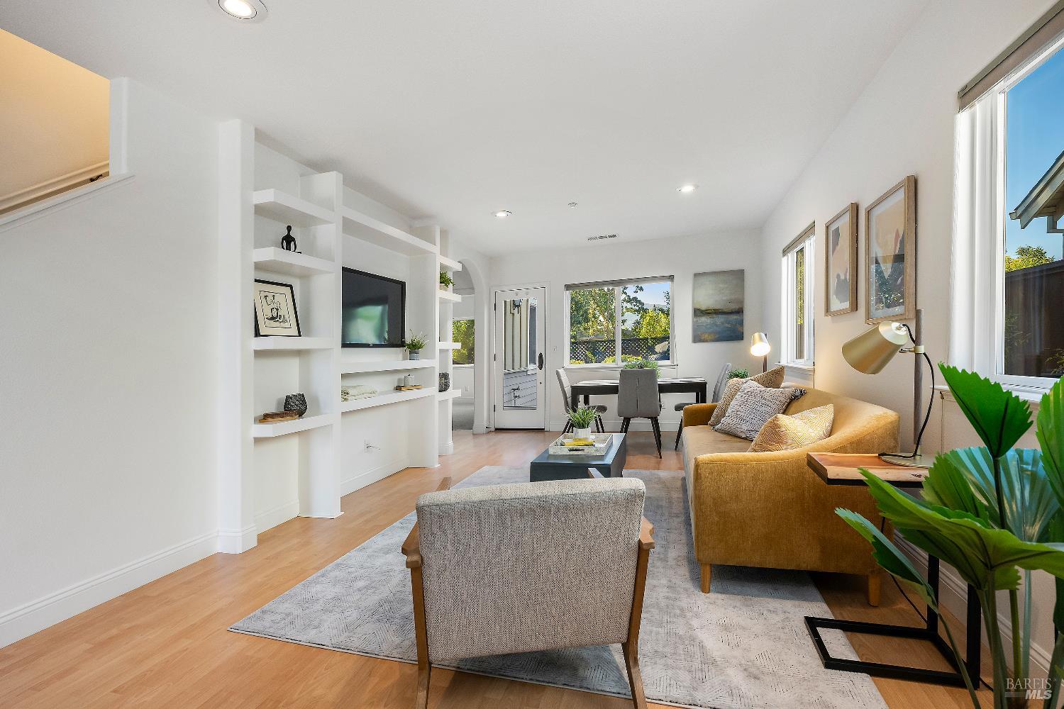 Detail Gallery Image 6 of 31 For 7 Illes Ct, Novato,  CA 94945 - 3 Beds | 2 Baths