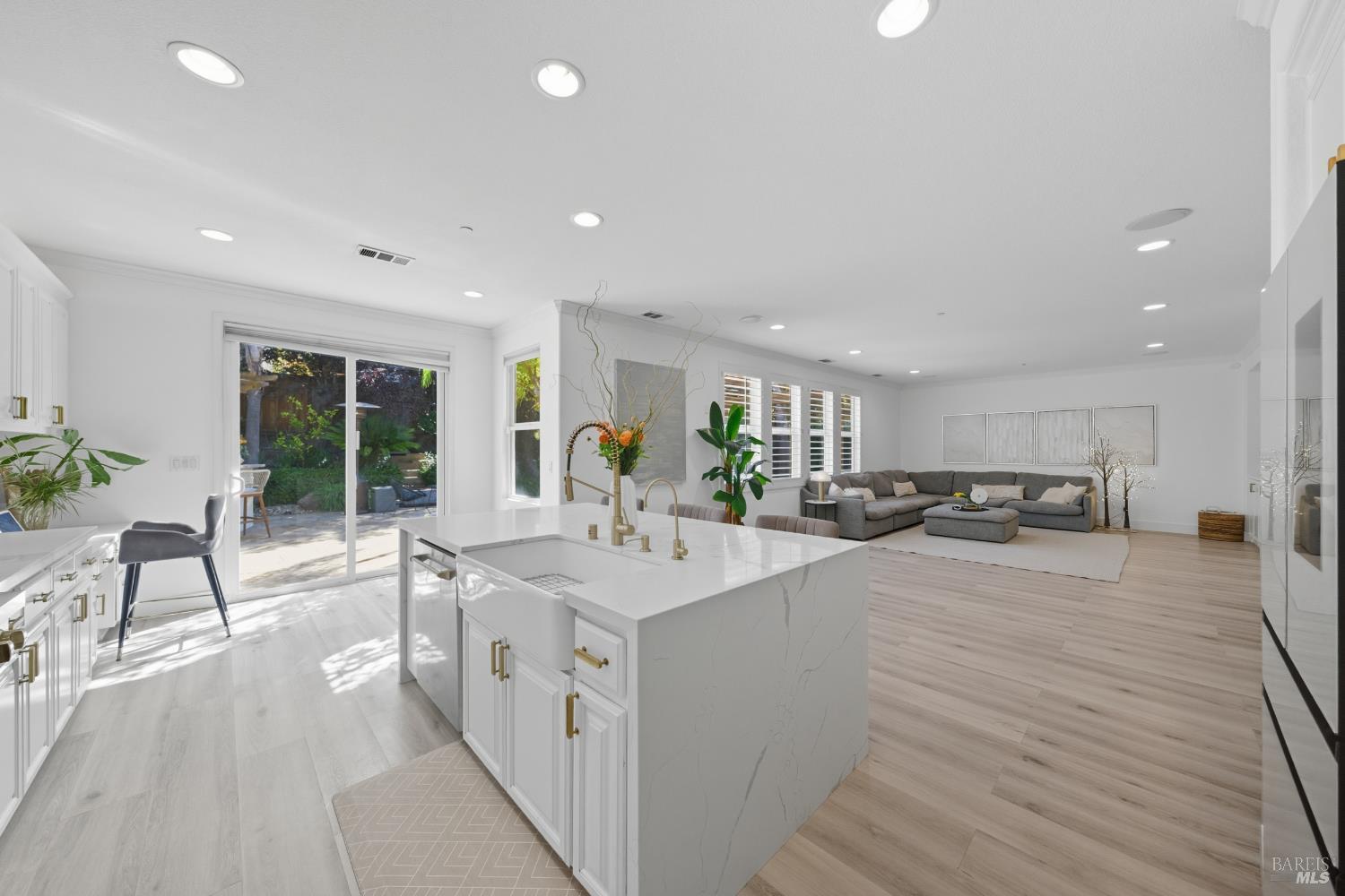 Detail Gallery Image 18 of 73 For 42 Waterbury Ln, Novato,  CA 94949 - 3 Beds | 2/1 Baths