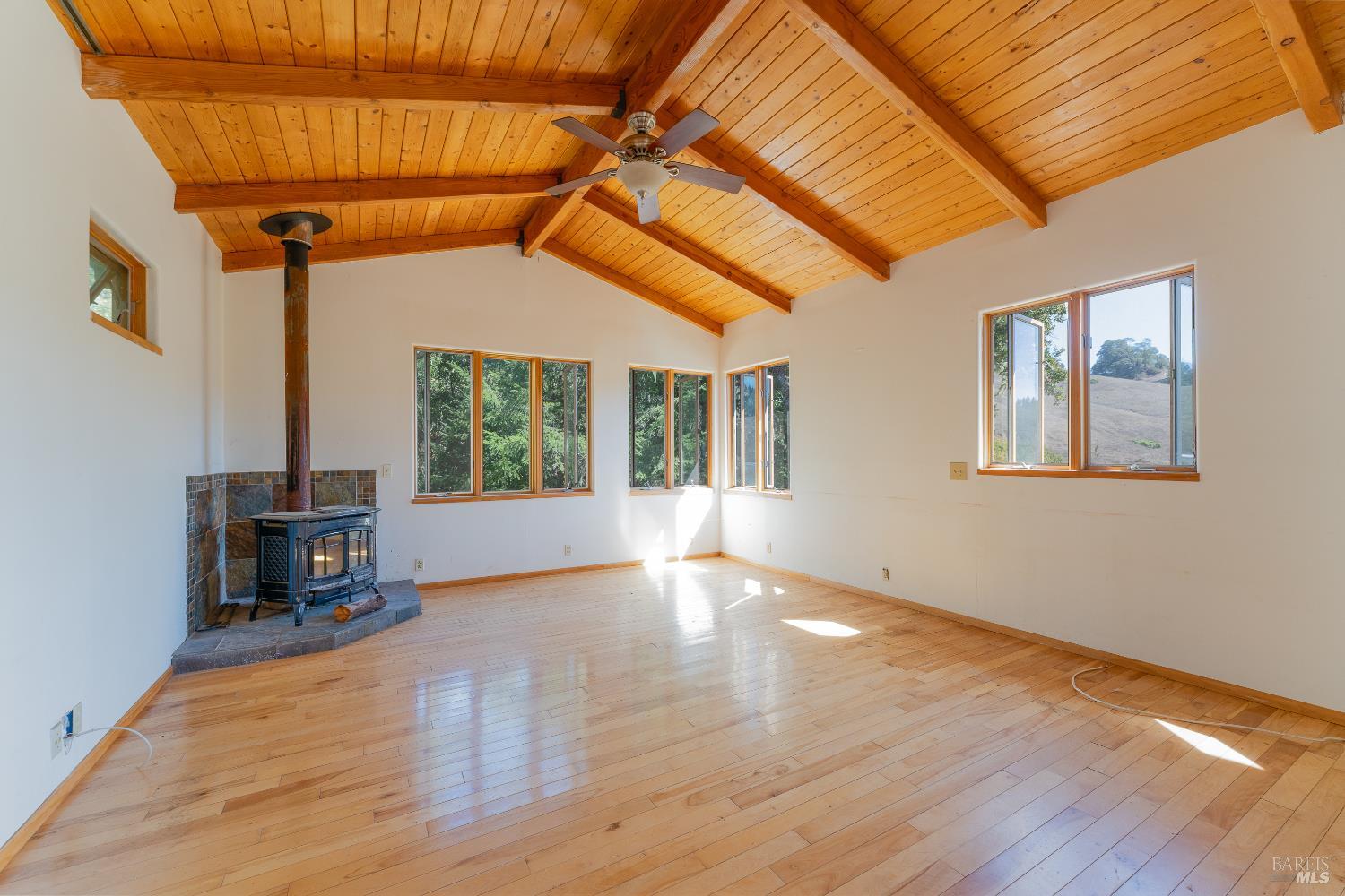 Detail Gallery Image 9 of 53 For 4070 Williams Ranch Rd, Willits,  CA 95490 - 2 Beds | 2 Baths