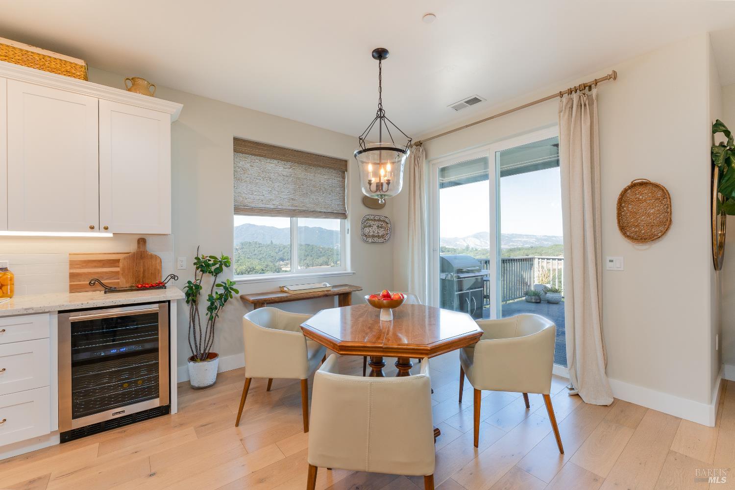 Detail Gallery Image 13 of 52 For 2412 Celestin Ct, Ukiah,  CA 95482 - 4 Beds | 4 Baths