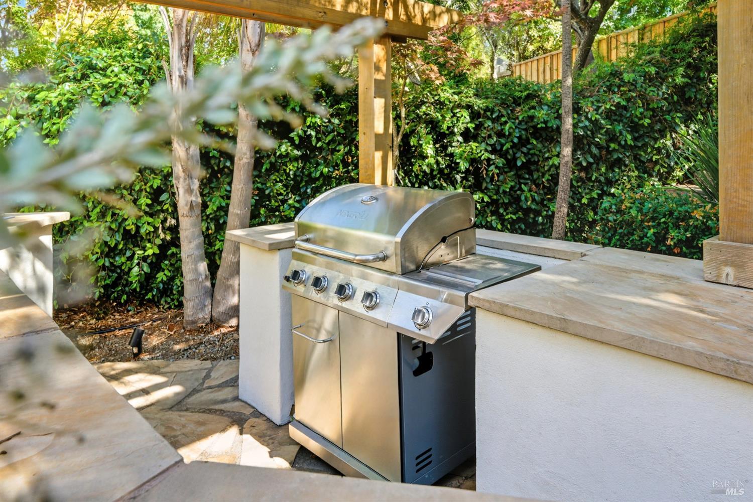 Detail Gallery Image 39 of 73 For 42 Waterbury Ln, Novato,  CA 94949 - 3 Beds | 2/1 Baths