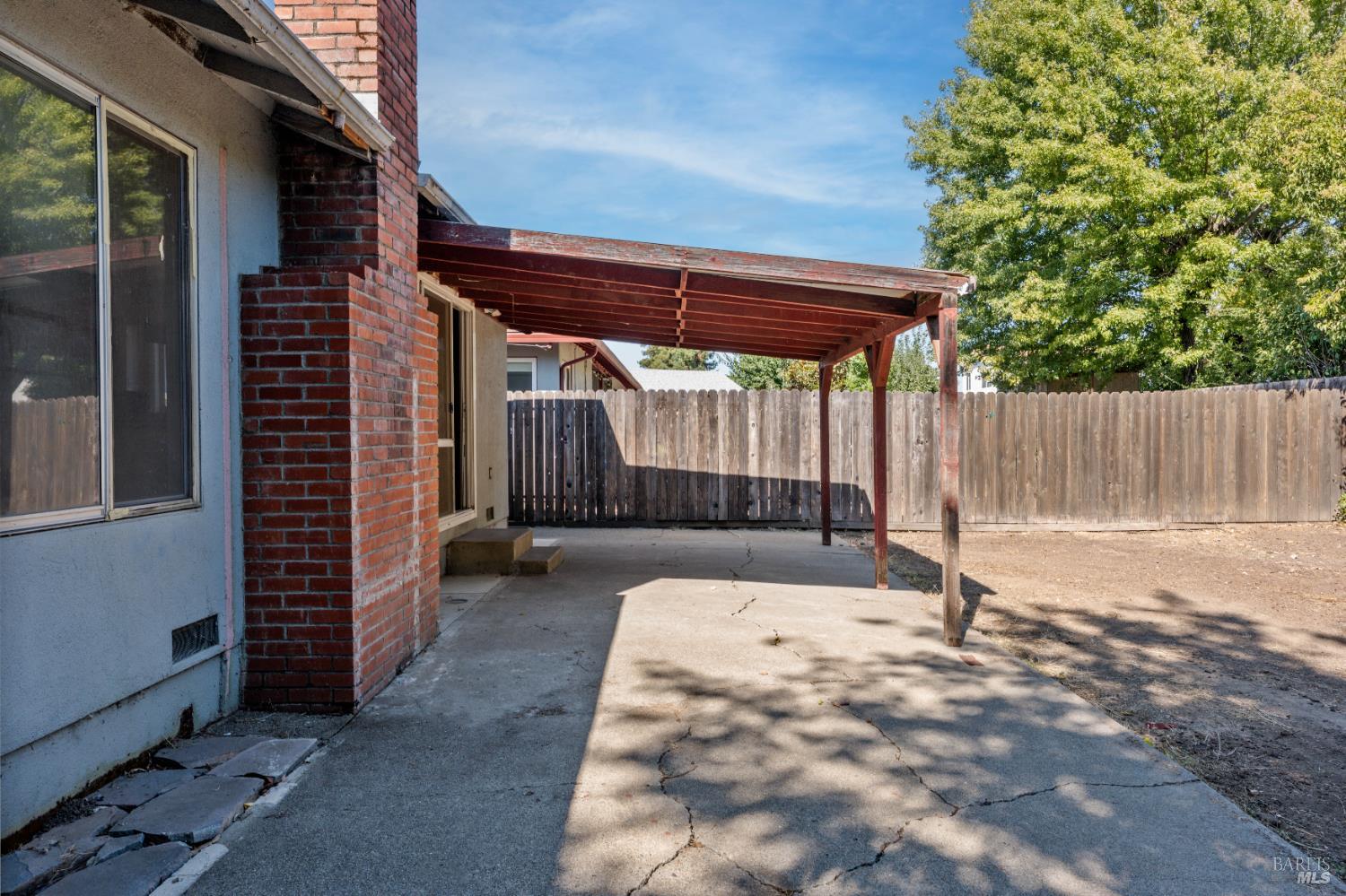 Detail Gallery Image 6 of 16 For 566 Stella Dr, Ukiah,  CA 95482 - 4 Beds | 1/1 Baths