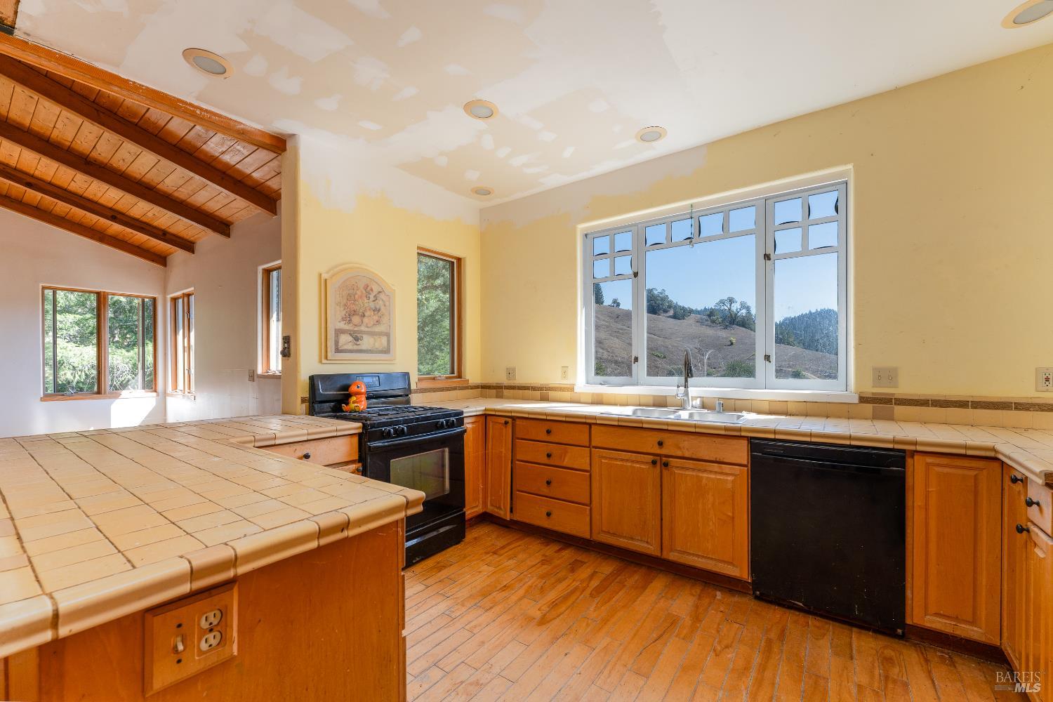 Detail Gallery Image 7 of 53 For 4070 Williams Ranch Rd, Willits,  CA 95490 - 2 Beds | 2 Baths