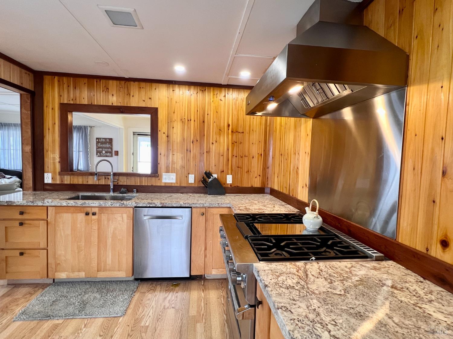 Detail Gallery Image 9 of 30 For 75 Ocean View Ave, Dillon Beach,  CA 94929 - 3 Beds | 2 Baths