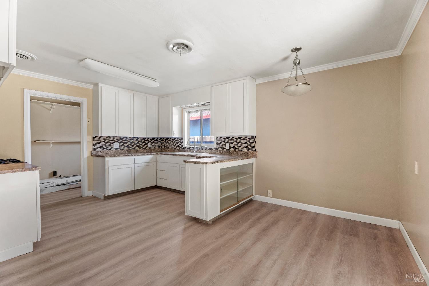 Detail Gallery Image 8 of 16 For 566 Stella Dr, Ukiah,  CA 95482 - 4 Beds | 1/1 Baths