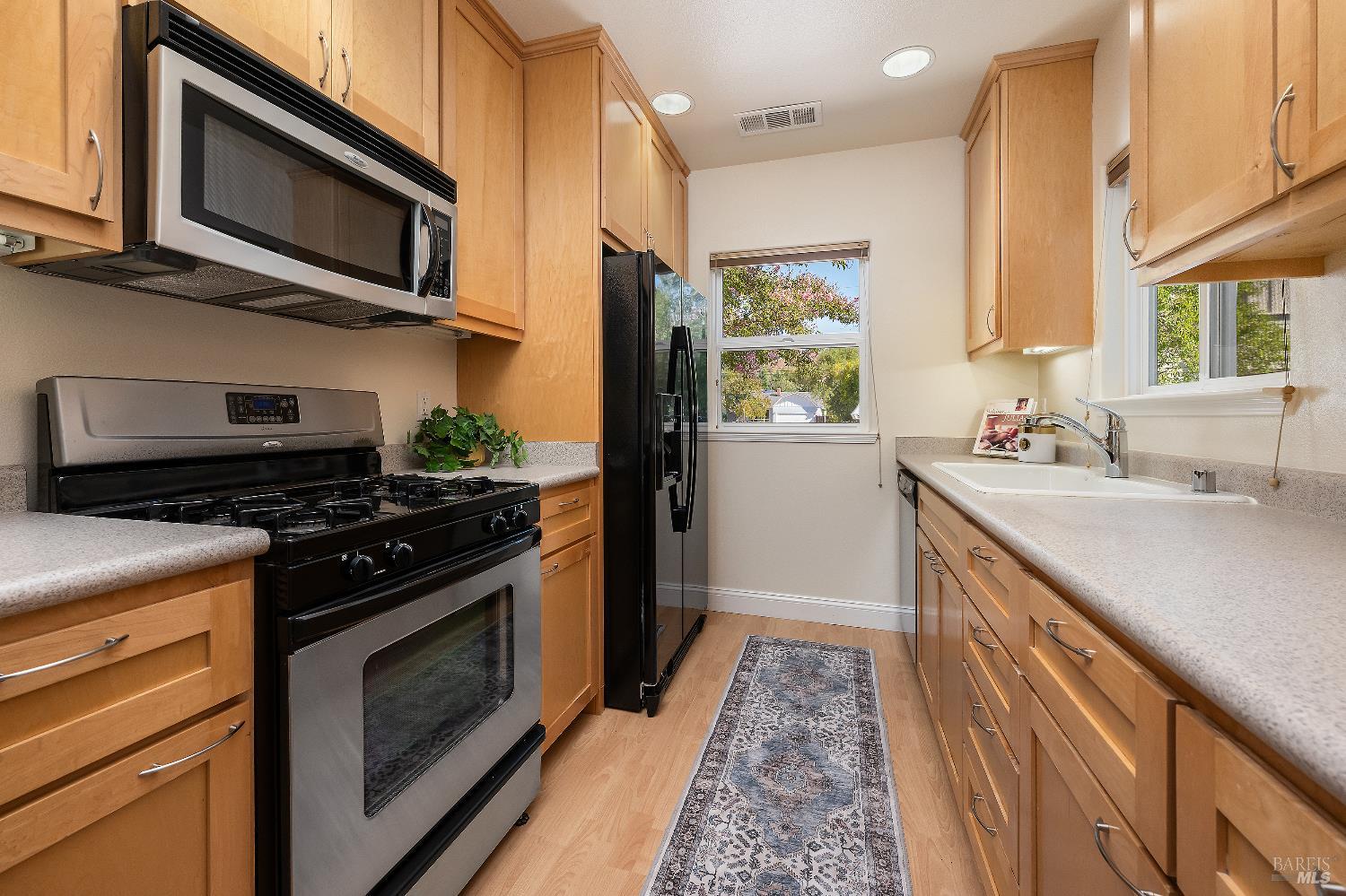 Detail Gallery Image 14 of 31 For 7 Illes Ct, Novato,  CA 94945 - 3 Beds | 2 Baths