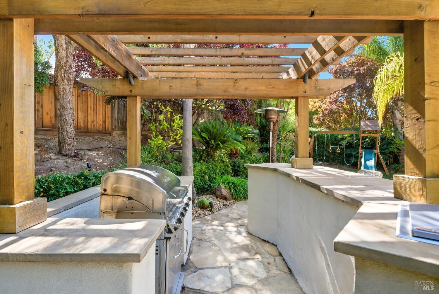 Detail Gallery Image 36 of 73 For 42 Waterbury Ln, Novato,  CA 94949 - 3 Beds | 2/1 Baths