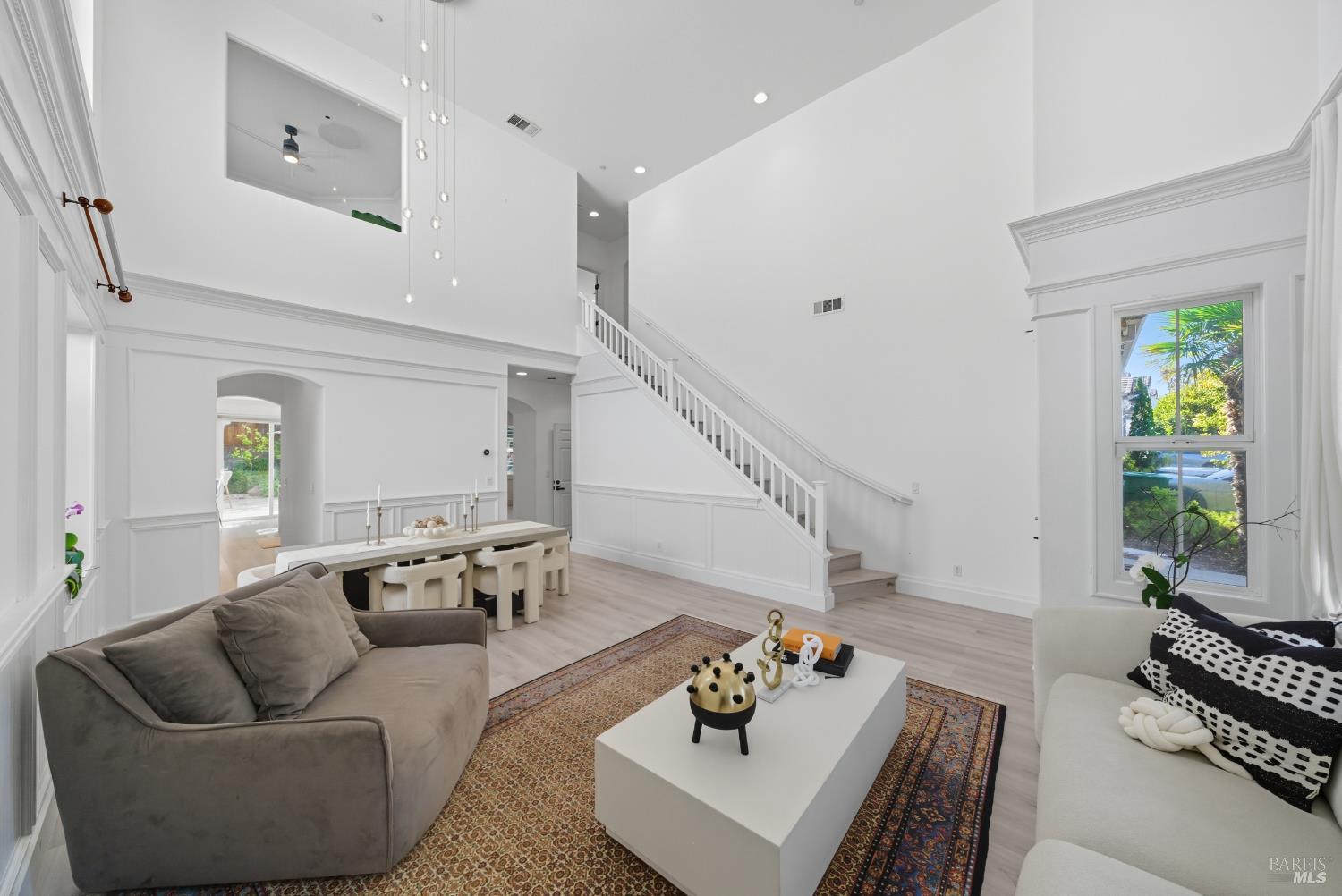 Detail Gallery Image 5 of 73 For 42 Waterbury Ln, Novato,  CA 94949 - 3 Beds | 2/1 Baths