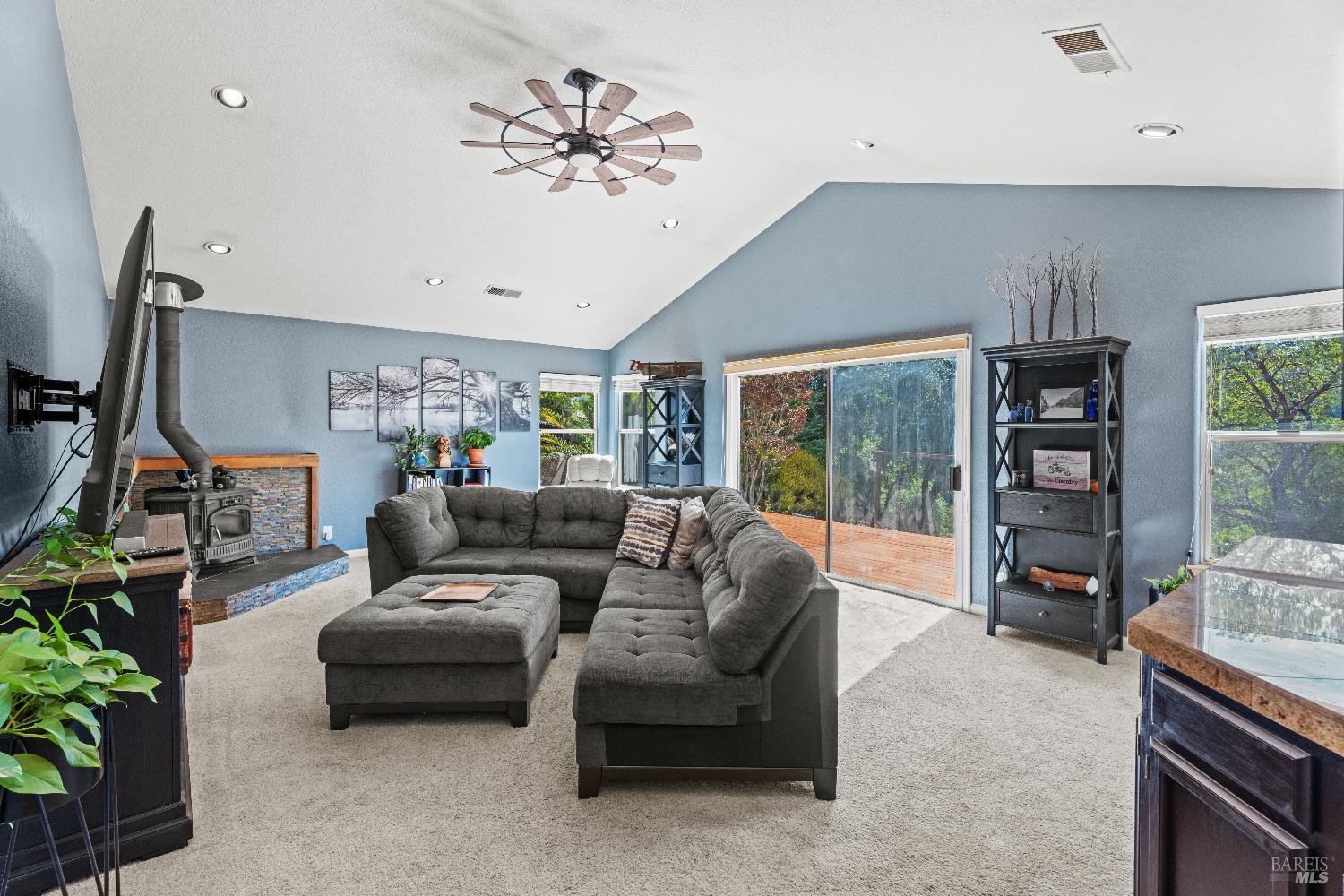 Detail Gallery Image 9 of 30 For 1500 Woodway Ln, Redwood Valley,  CA 95470 - 3 Beds | 2 Baths