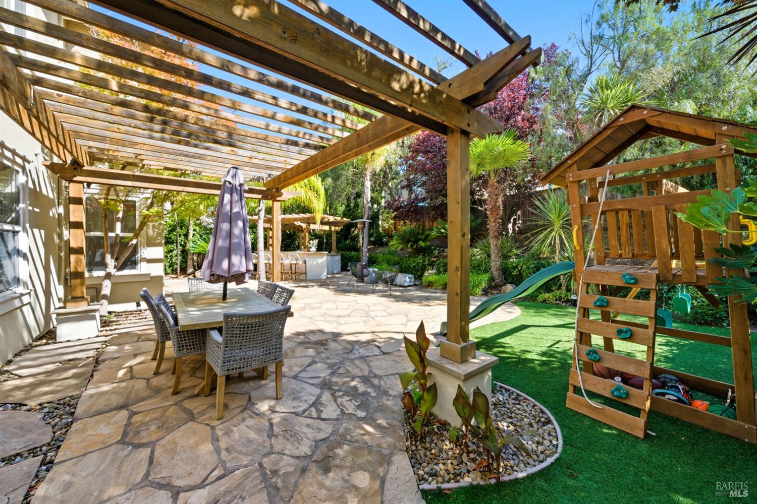 Detail Gallery Image 46 of 73 For 42 Waterbury Ln, Novato,  CA 94949 - 3 Beds | 2/1 Baths