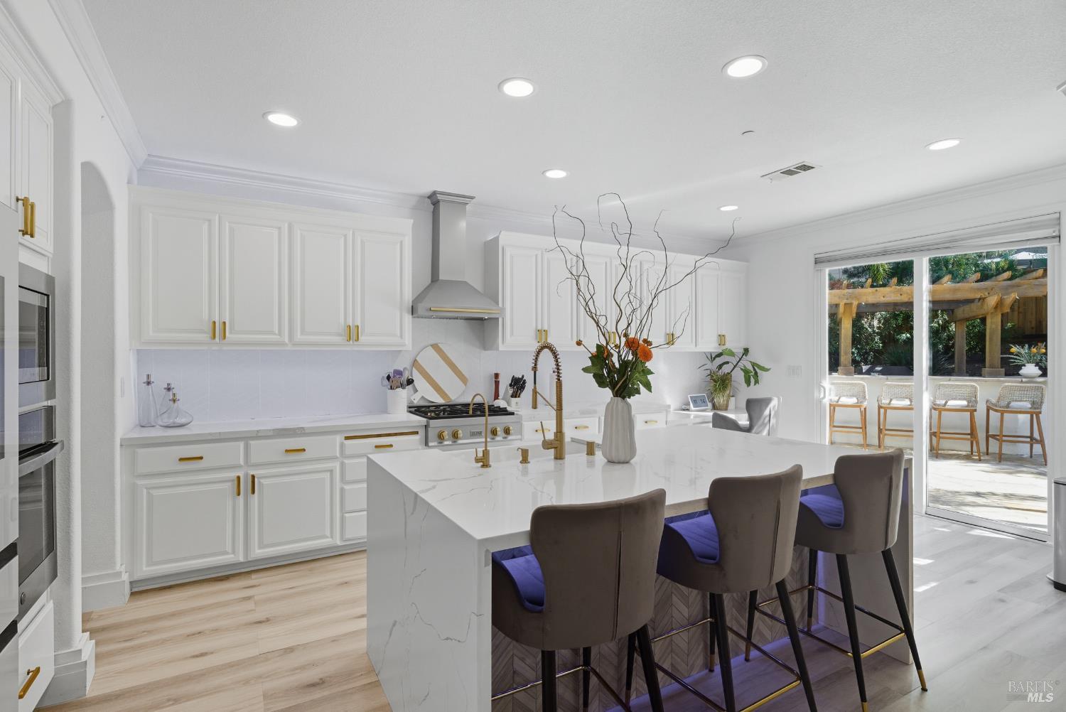 Detail Gallery Image 16 of 73 For 42 Waterbury Ln, Novato,  CA 94949 - 3 Beds | 2/1 Baths