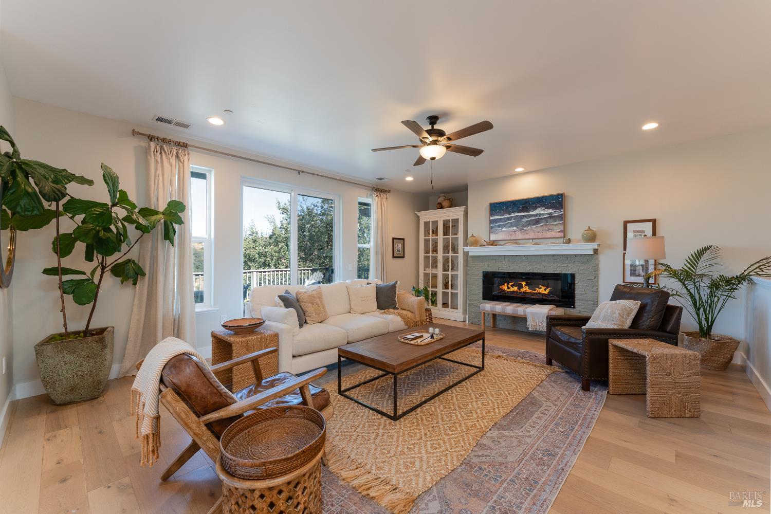Detail Gallery Image 15 of 52 For 2412 Celestin Ct, Ukiah,  CA 95482 - 4 Beds | 4 Baths