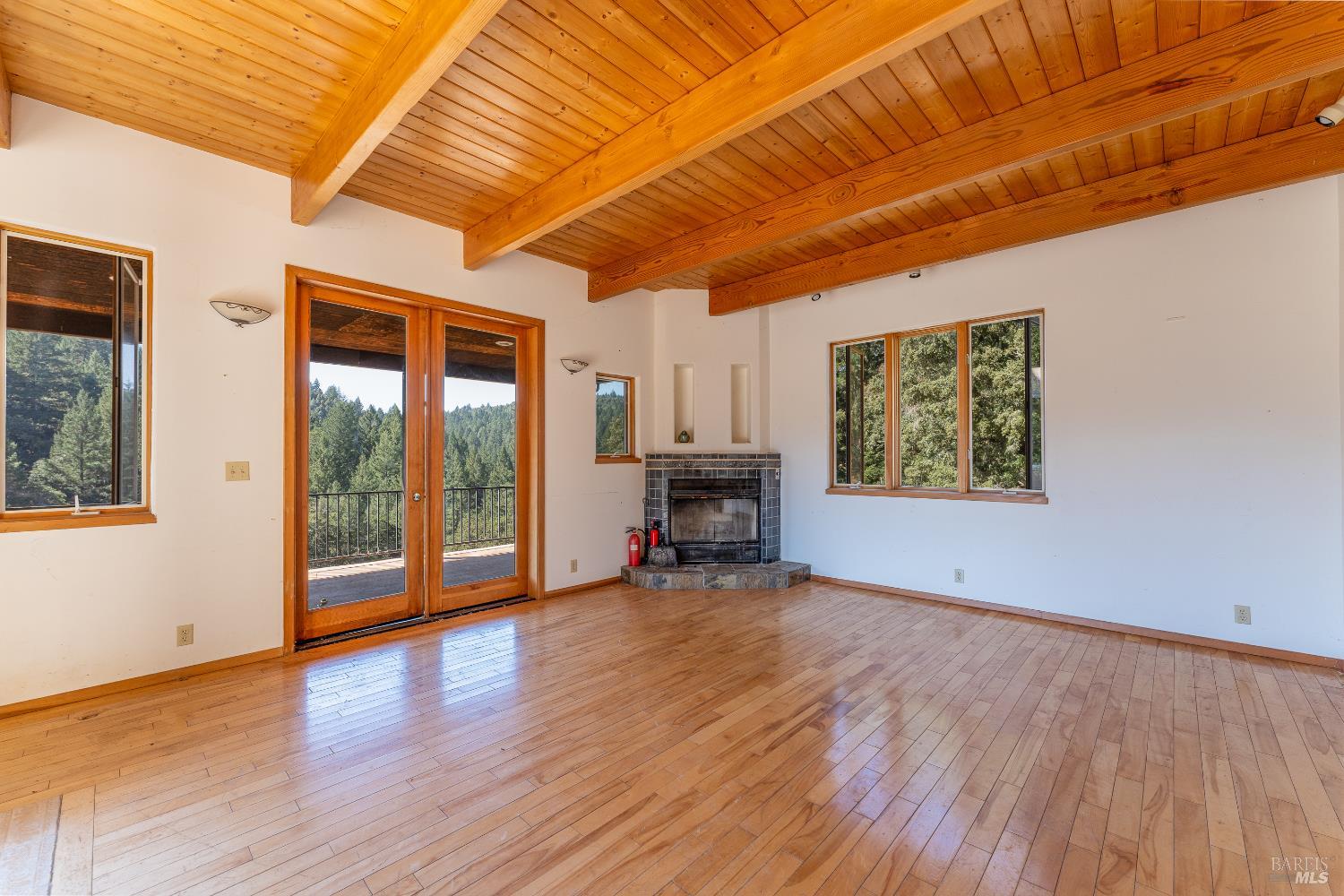 Detail Gallery Image 5 of 53 For 4070 Williams Ranch Rd, Willits,  CA 95490 - 2 Beds | 2 Baths