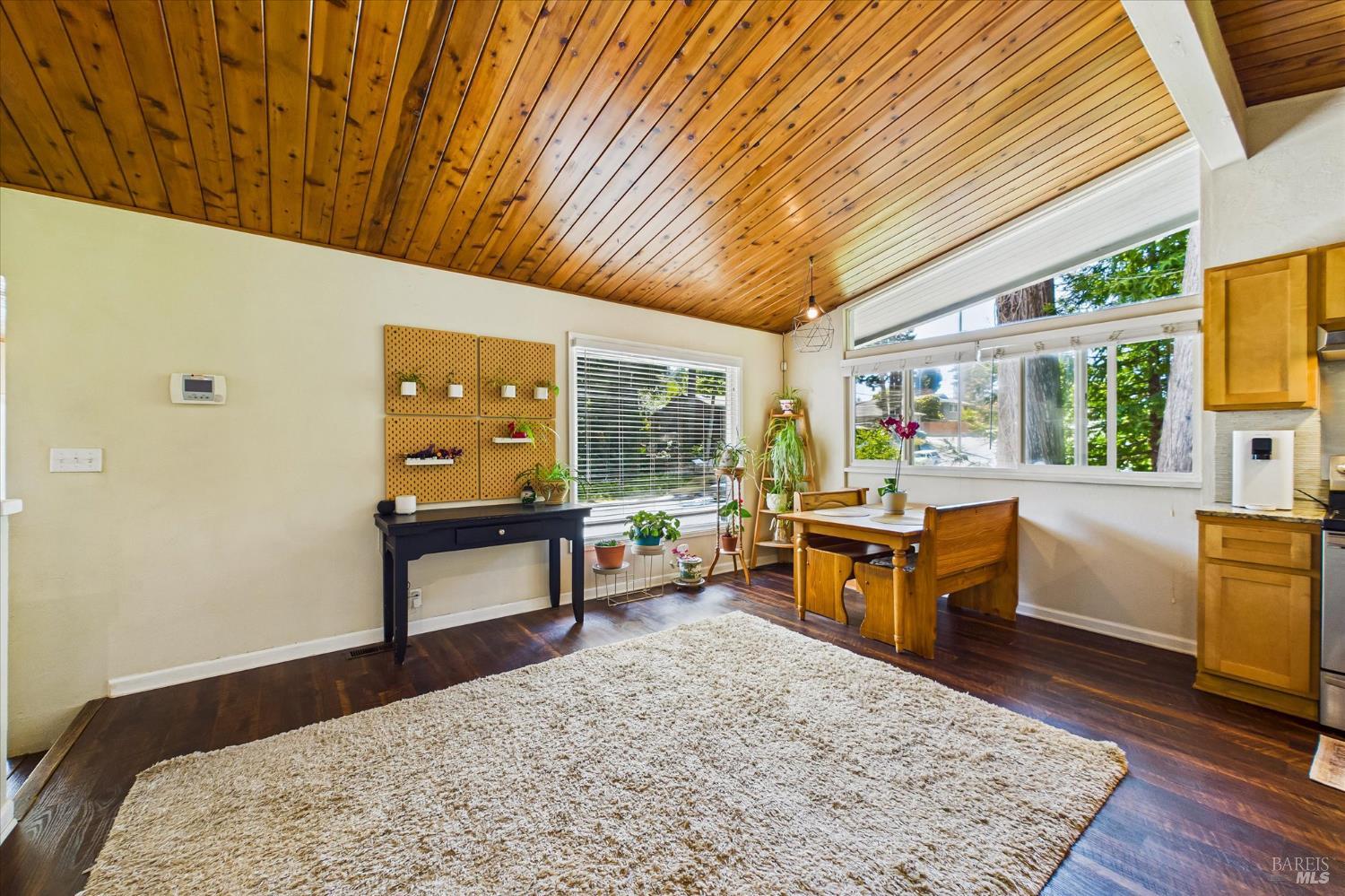 Detail Gallery Image 9 of 31 For 2305 Harris St, Eureka,  CA 95503 - 3 Beds | 2 Baths