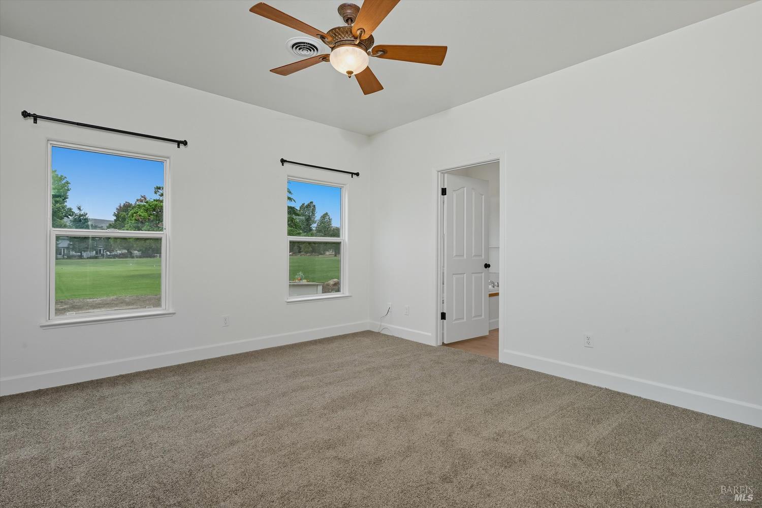 Detail Gallery Image 13 of 32 For 18231 Deer Hollow Rd, Hidden Valley Lake,  CA 95467 - 3 Beds | 2 Baths