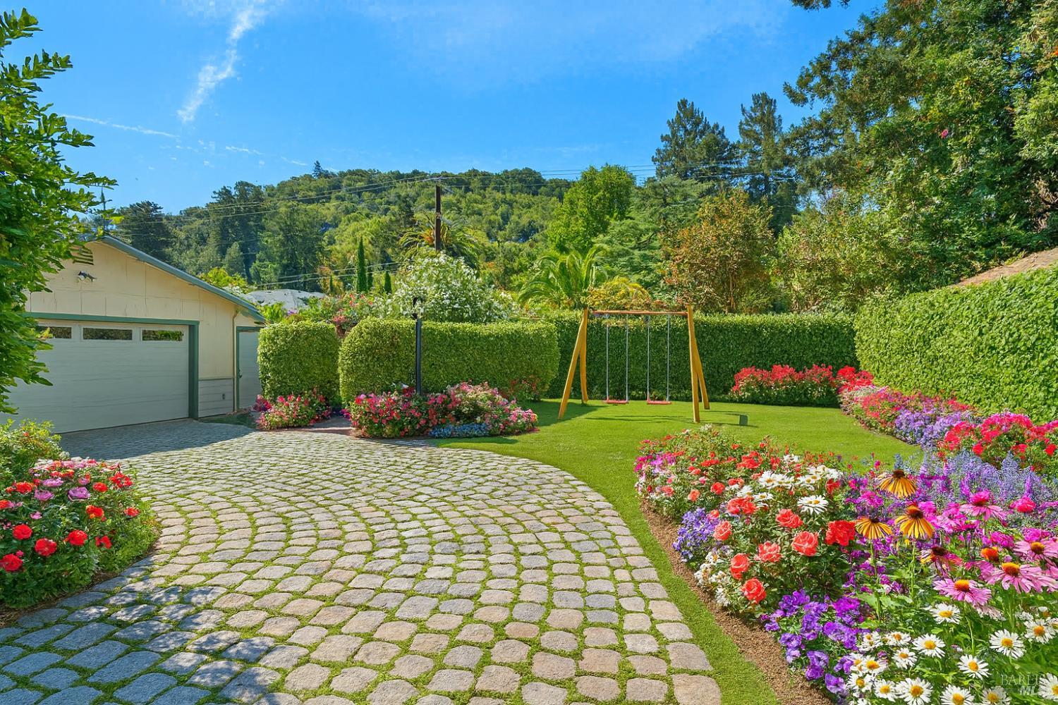 Detail Gallery Image 27 of 41 For 95 Florence Ave, San Anselmo,  CA 94960 - 4 Beds | 3/1 Baths