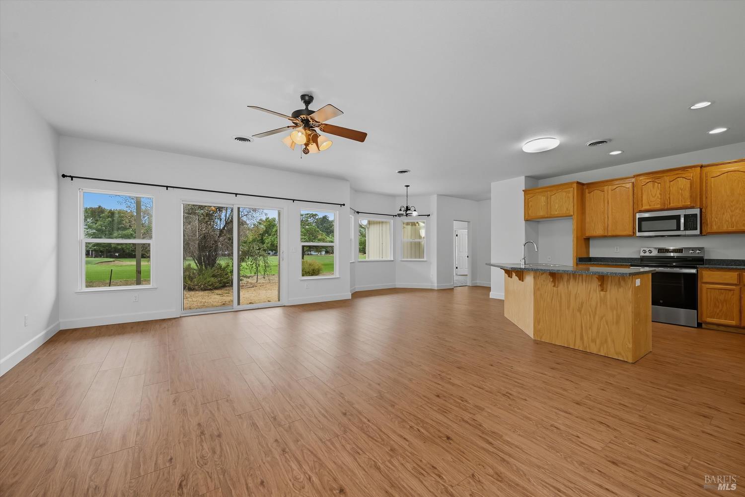 Detail Gallery Image 6 of 32 For 18231 Deer Hollow Rd, Hidden Valley Lake,  CA 95467 - 3 Beds | 2 Baths