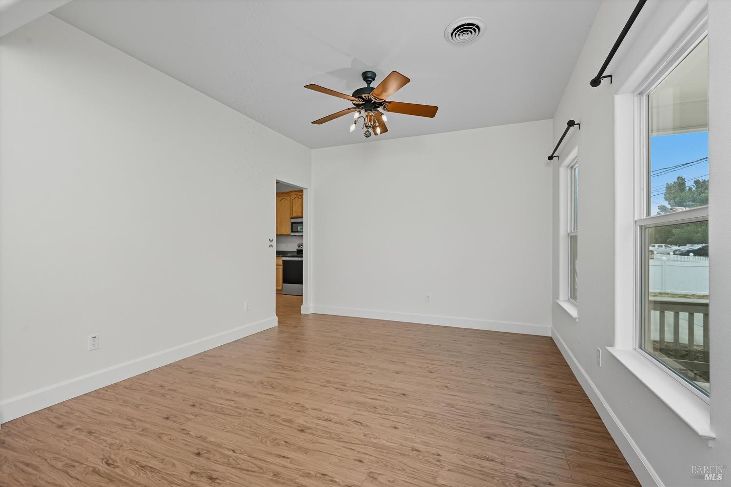 Detail Gallery Image 5 of 32 For 18231 Deer Hollow Rd, Hidden Valley Lake,  CA 95467 - 3 Beds | 2 Baths