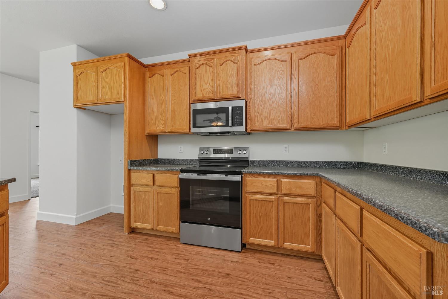 Detail Gallery Image 11 of 32 For 18231 Deer Hollow Rd, Hidden Valley Lake,  CA 95467 - 3 Beds | 2 Baths