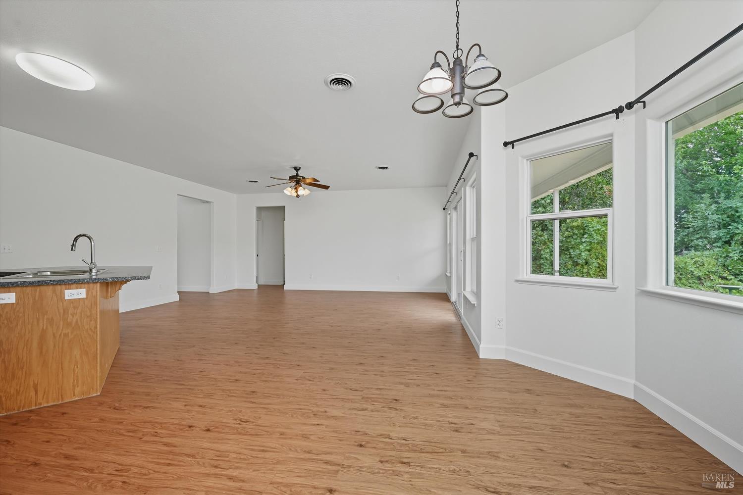 Detail Gallery Image 12 of 32 For 18231 Deer Hollow Rd, Hidden Valley Lake,  CA 95467 - 3 Beds | 2 Baths