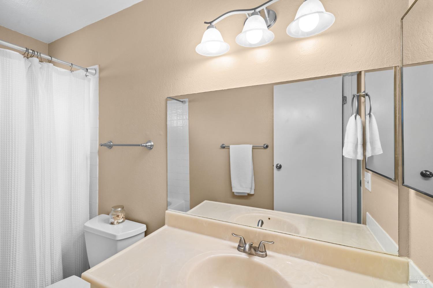 Detail Gallery Image 20 of 27 For 5032 Country Club Dr, Rohnert Park,  CA 94928 - 2 Beds | 1/1 Baths