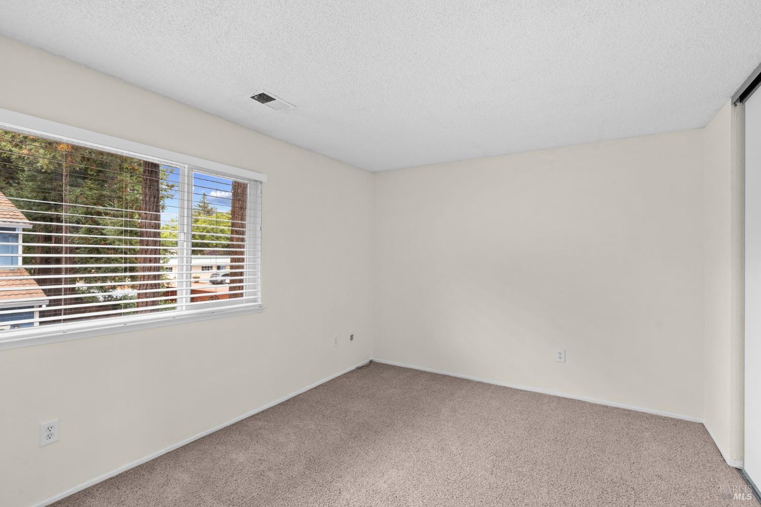 Detail Gallery Image 22 of 27 For 5032 Country Club Dr, Rohnert Park,  CA 94928 - 2 Beds | 1/1 Baths