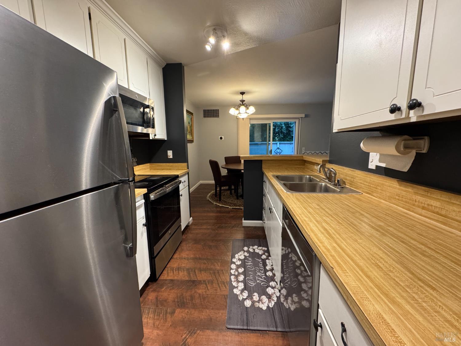 Detail Gallery Image 20 of 65 For 58 Scottsdale Way, Novato,  CA 94945 - 2 Beds | 1/1 Baths