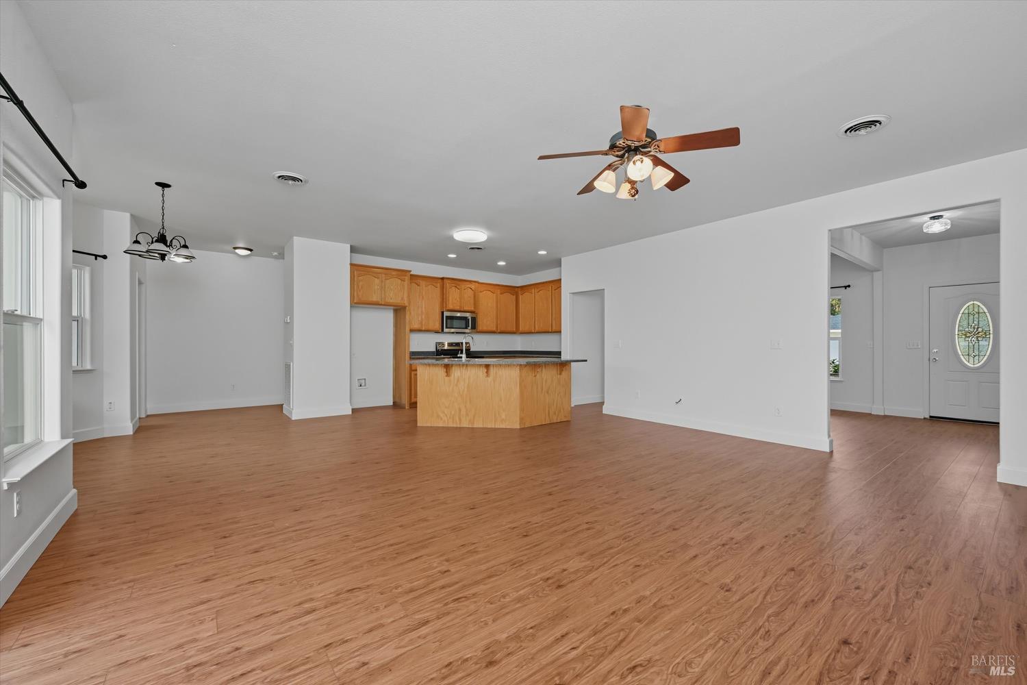 Detail Gallery Image 9 of 32 For 18231 Deer Hollow Rd, Hidden Valley Lake,  CA 95467 - 3 Beds | 2 Baths