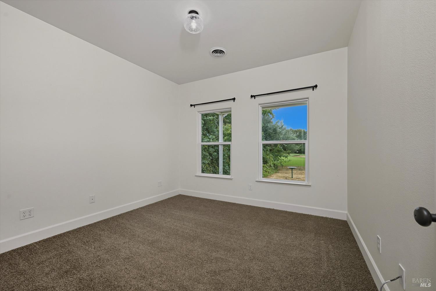 Detail Gallery Image 21 of 32 For 18231 Deer Hollow Rd, Hidden Valley Lake,  CA 95467 - 3 Beds | 2 Baths
