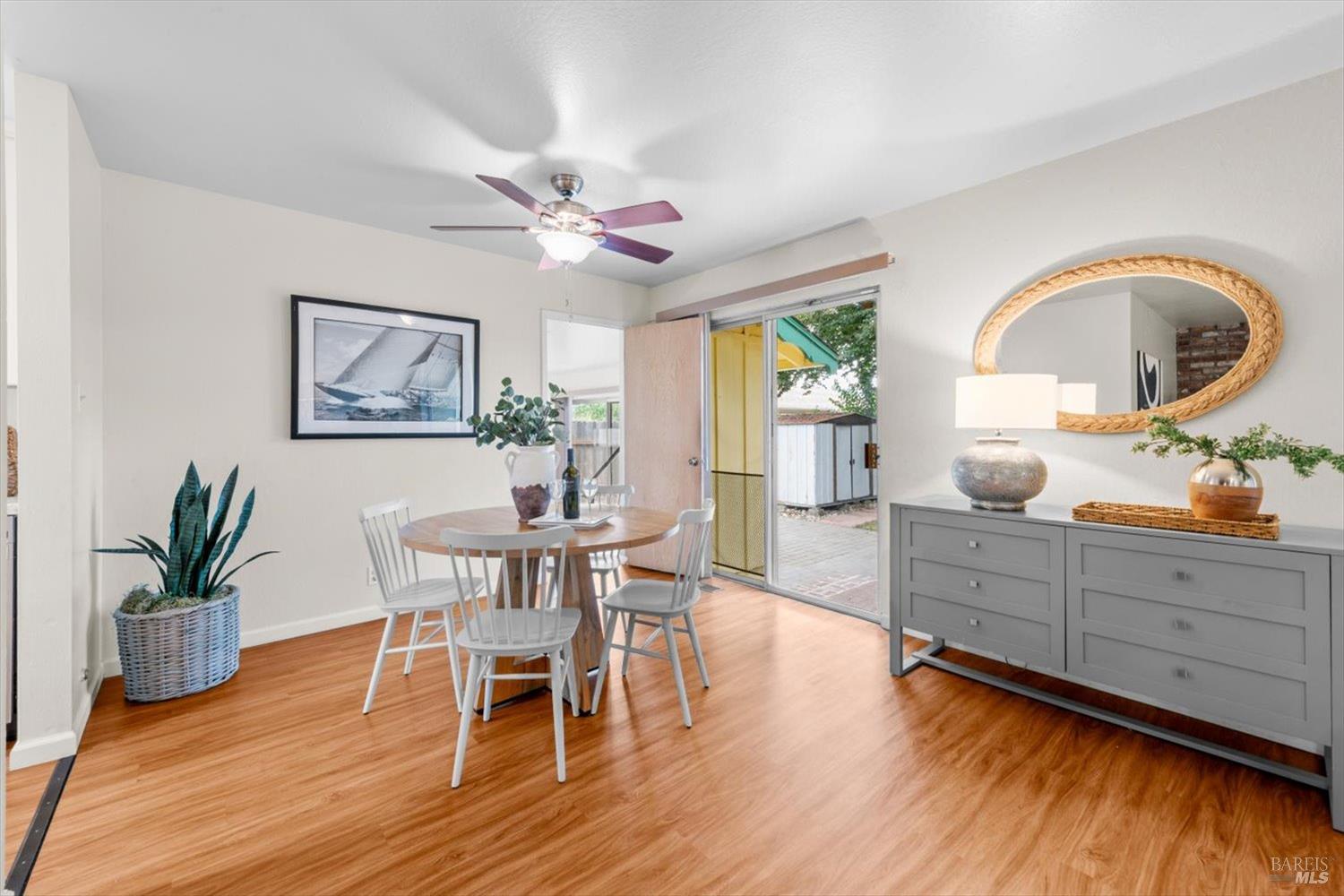 Detail Gallery Image 12 of 39 For 3350 Linda Vista Ave, Napa,  CA 94558 - 3 Beds | 2 Baths